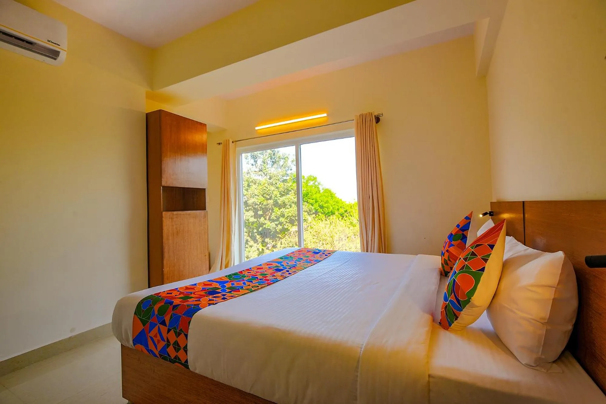 Photo of the whole room, Bed in FabHotel GR Lake View - BTM Layout