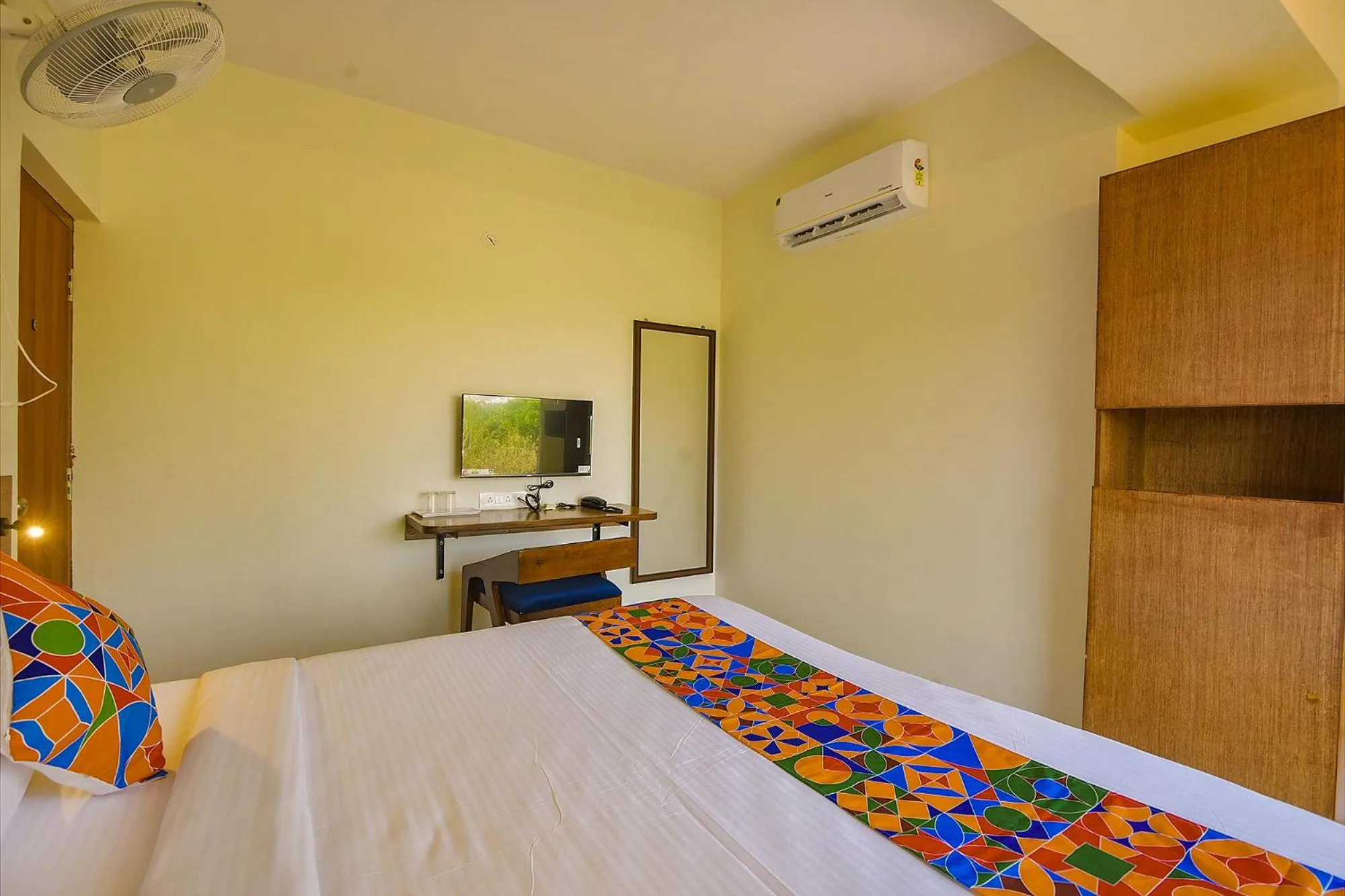 TV and multimedia, Bed in FabHotel GR Lake View - BTM Layout