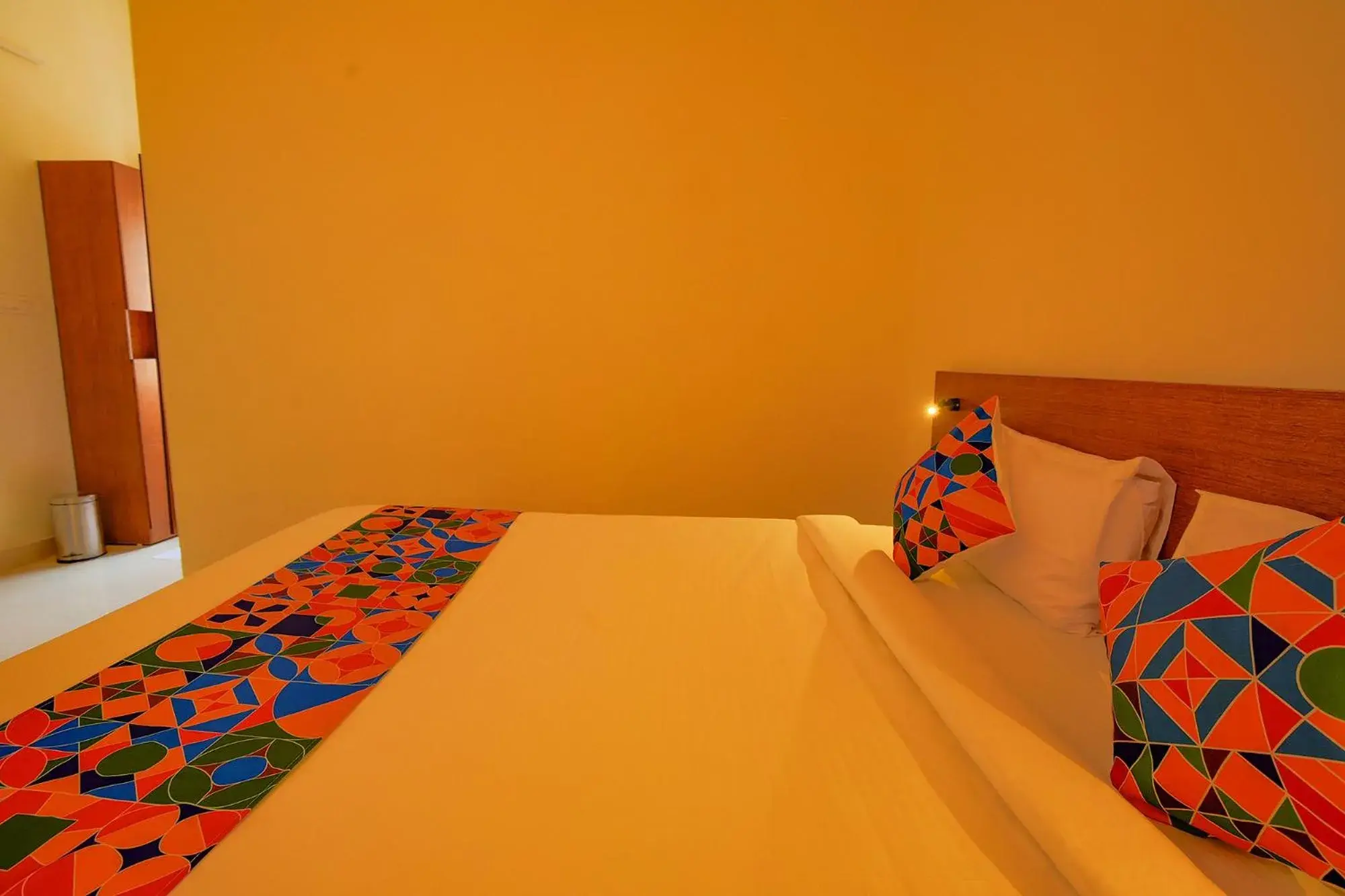 Photo of the whole room, Bed in FabHotel GR Lake View - BTM Layout Photo of the whole room, Bed in FabHotel GR Lake View - BTM Layout