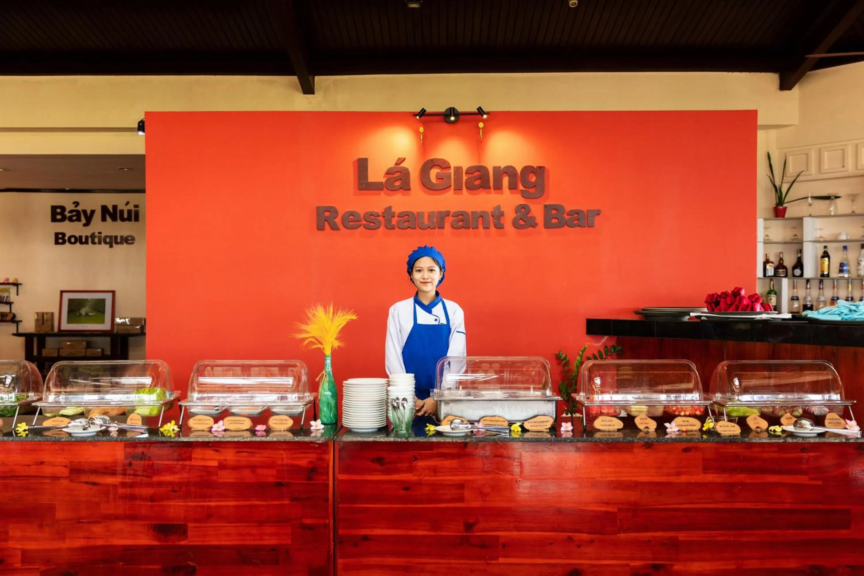 Restaurant/places to eat in Victoria Nui Sam Lodge