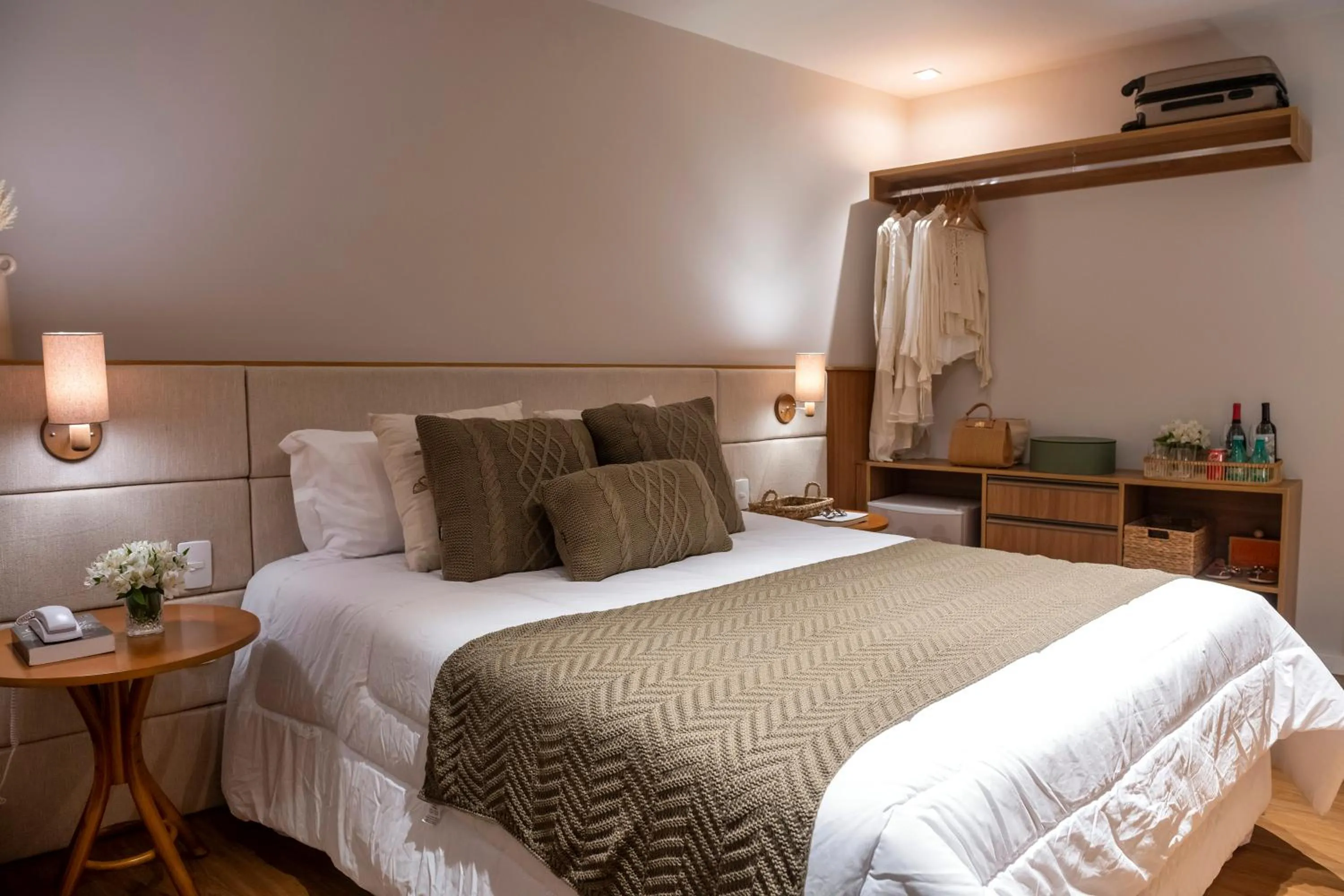 Property building, Bed in Canto Hotel