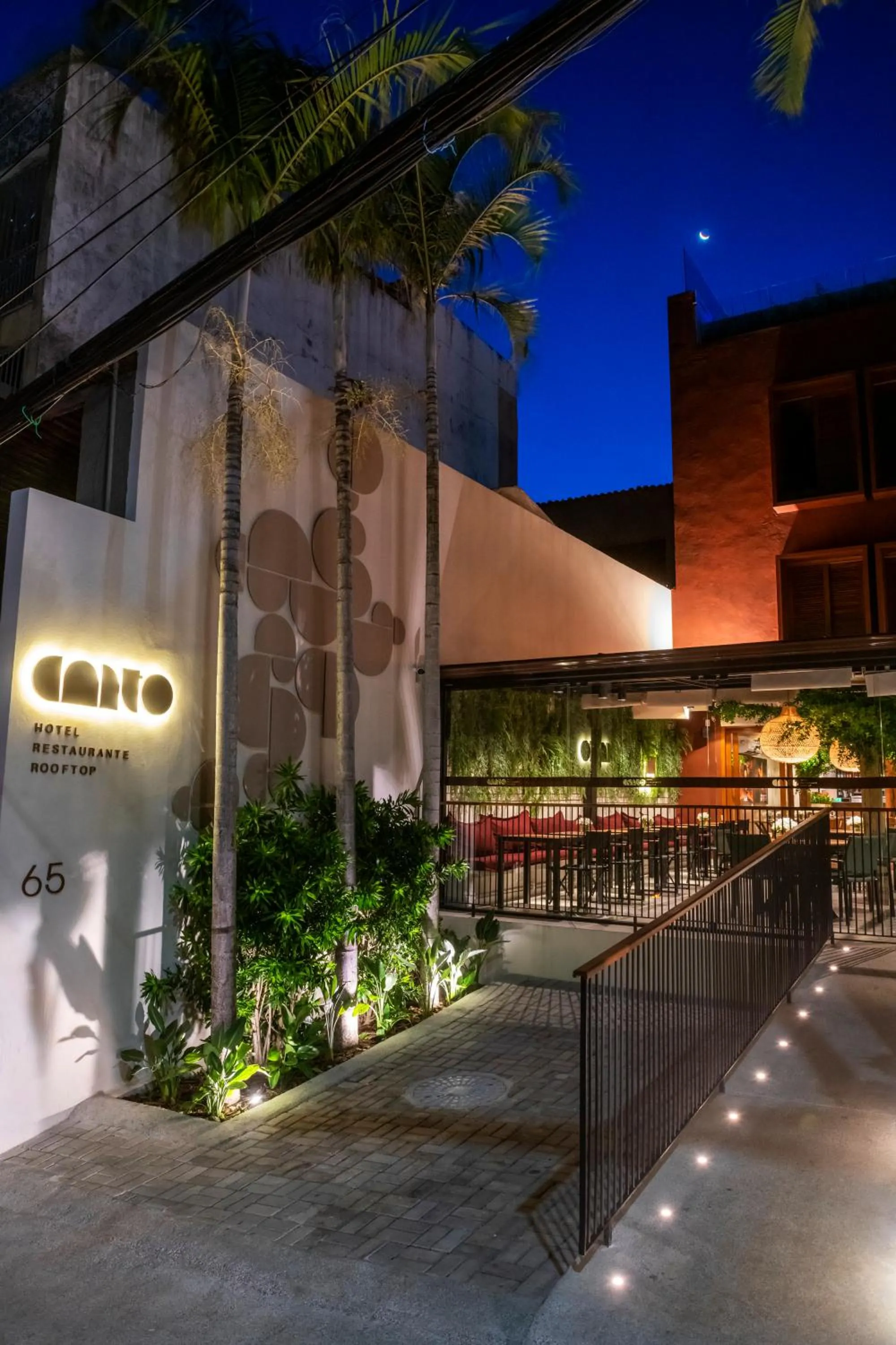 Facade/entrance in Canto Hotel