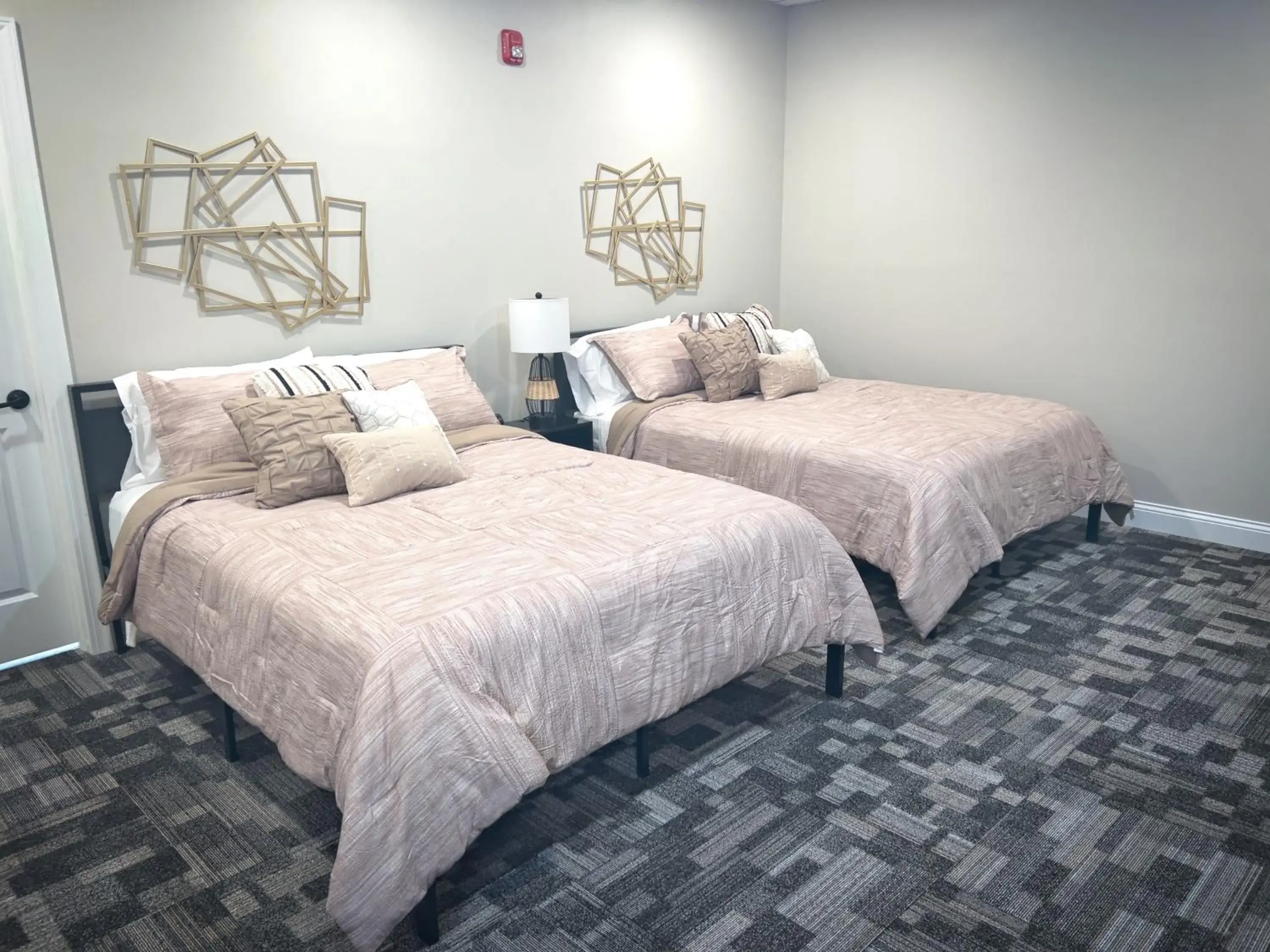 Bed in Inn at Elijah McLean's Bed in Inn at Elijah McLean's