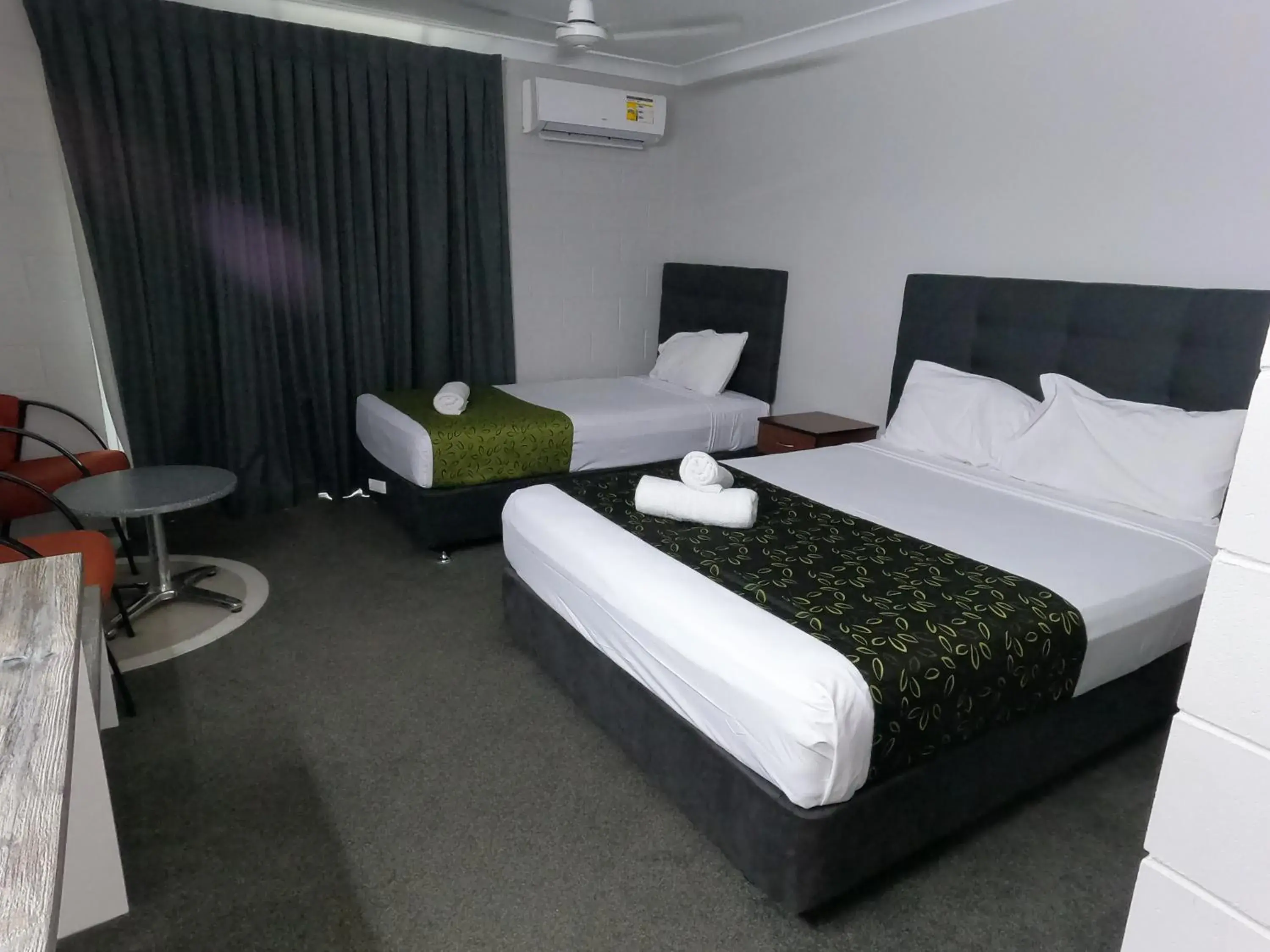 Queen Twin Upstairs in Monte Carlo Motor Inn Queen Twin Upstairs in Monte Carlo Motor Inn