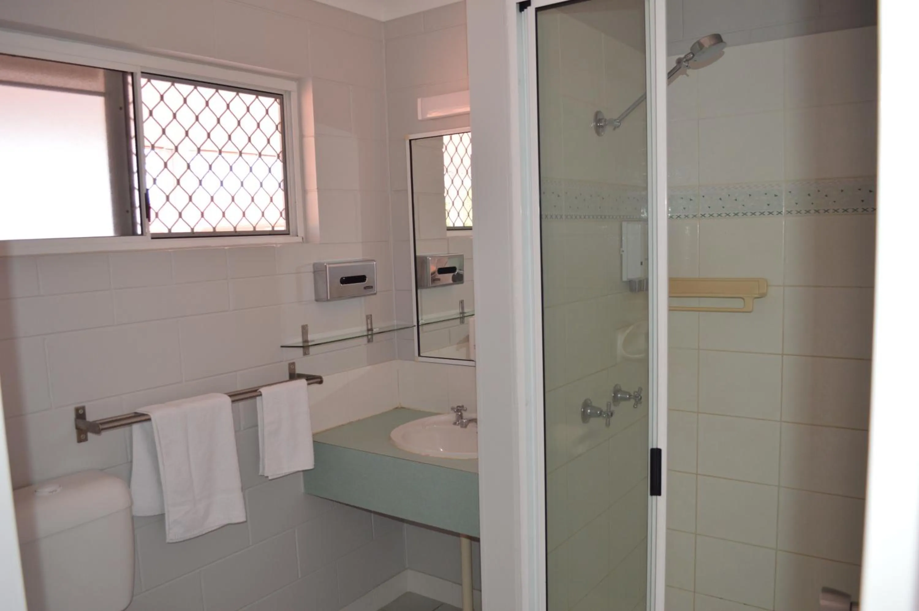 Shower in Monte Carlo Motor Inn