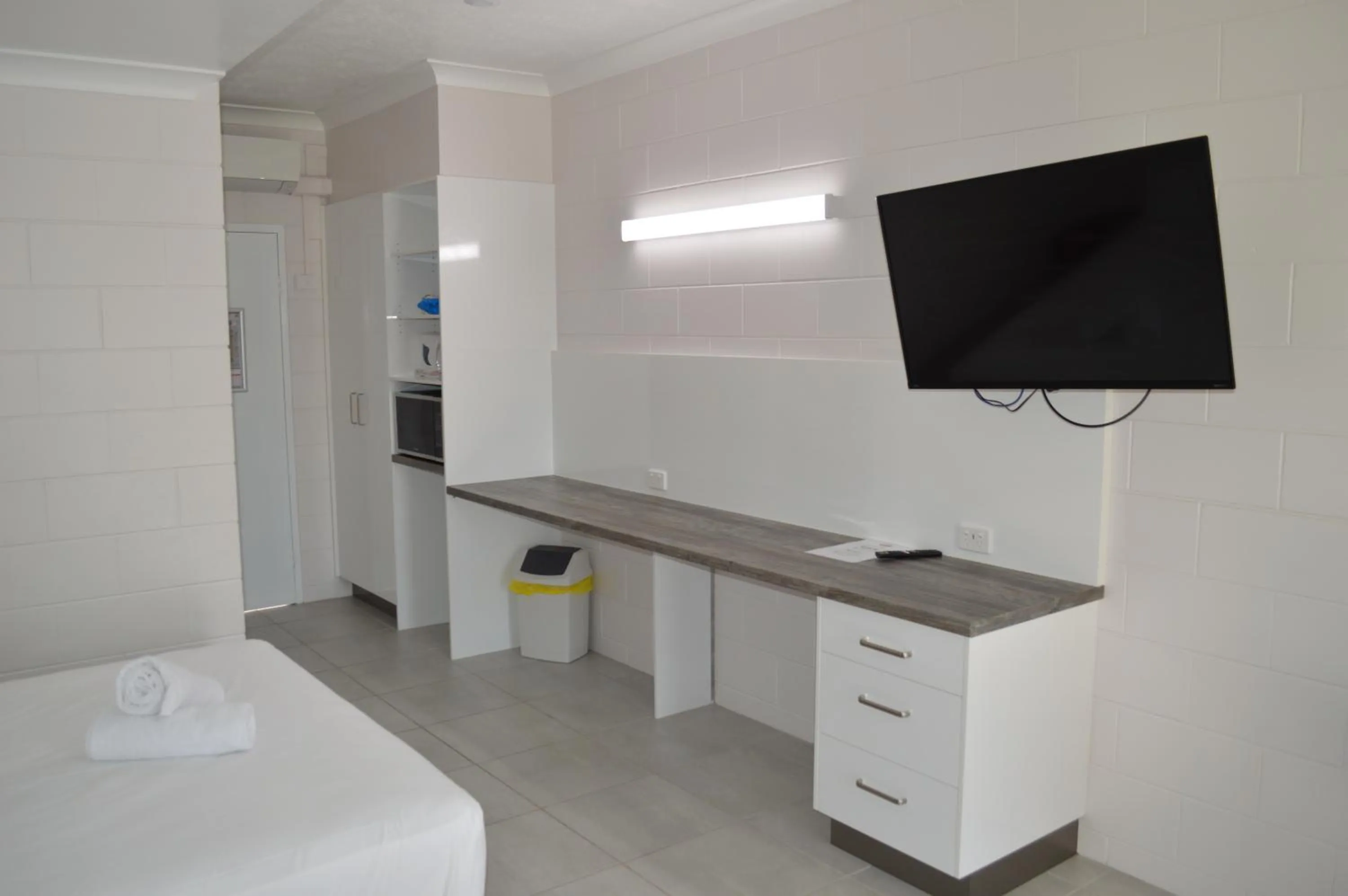 Communal lounge/ TV room in Monte Carlo Motor Inn