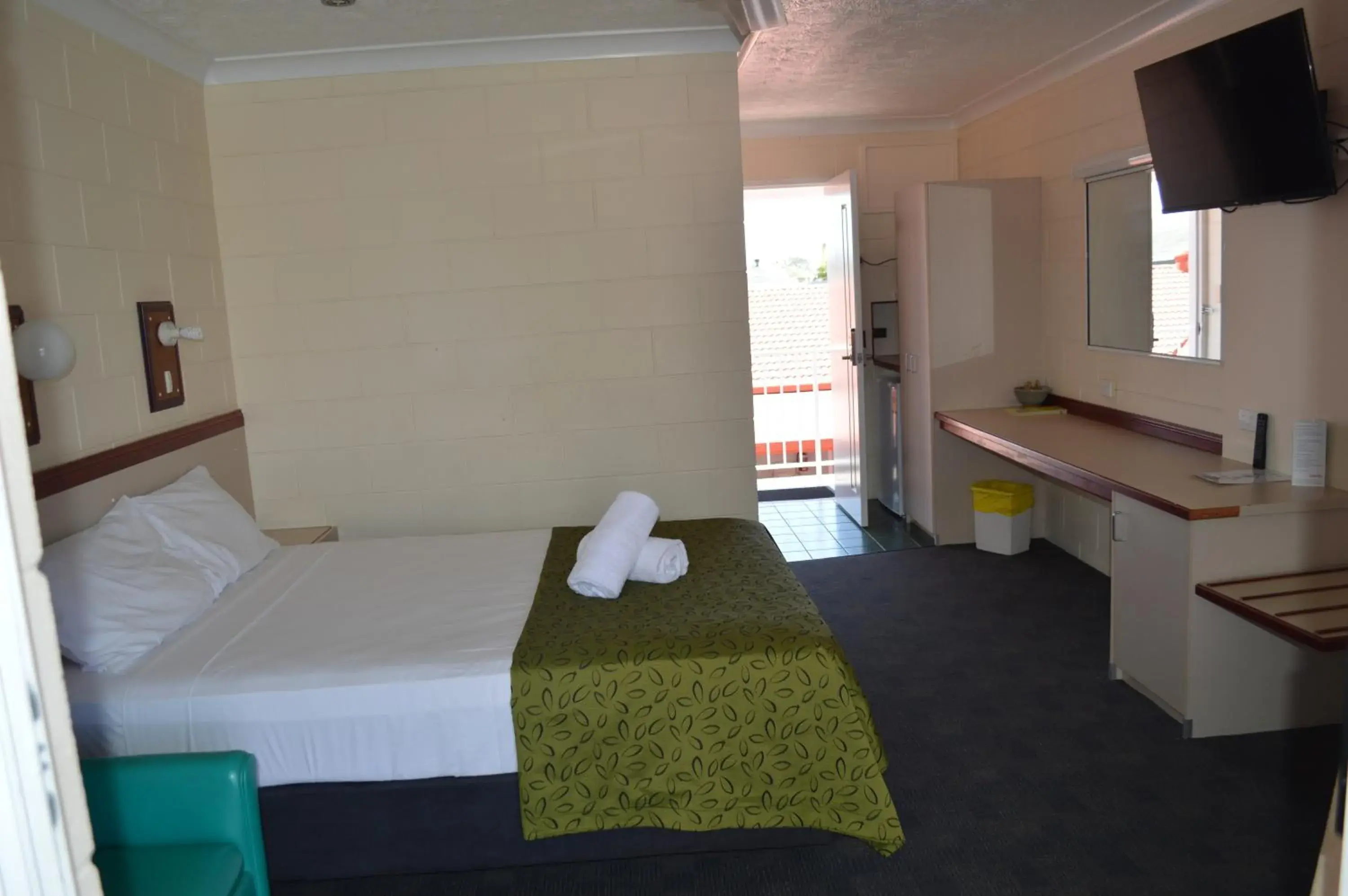 Pool View Twin Upstairs in Monte Carlo Motor Inn Pool View Twin Upstairs in Monte Carlo Motor Inn