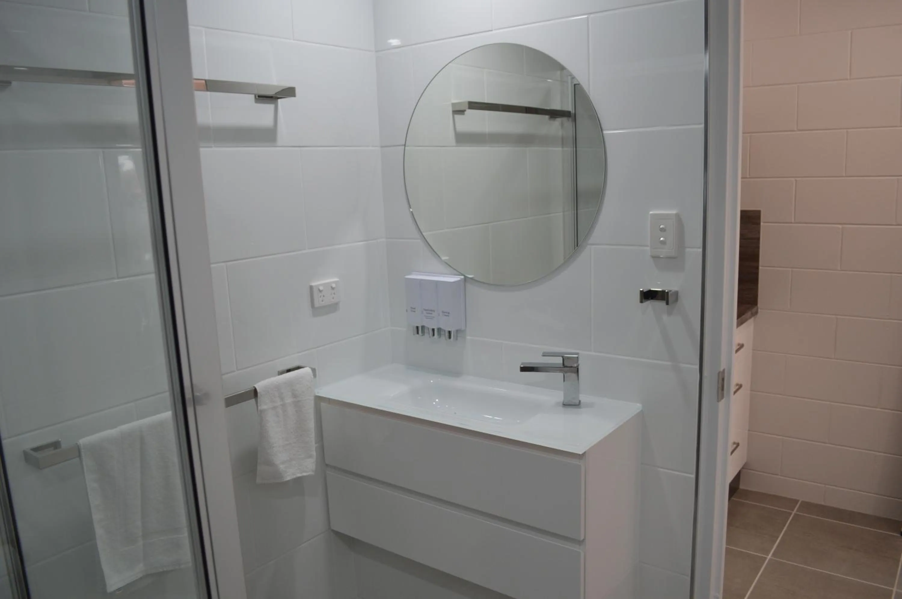 Bathroom in Monte Carlo Motor Inn