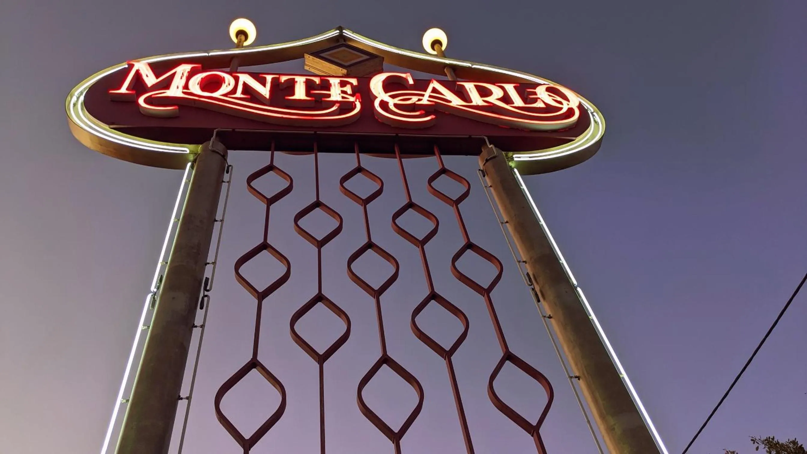 Logo/Certificate/Sign in Monte Carlo Motor Inn