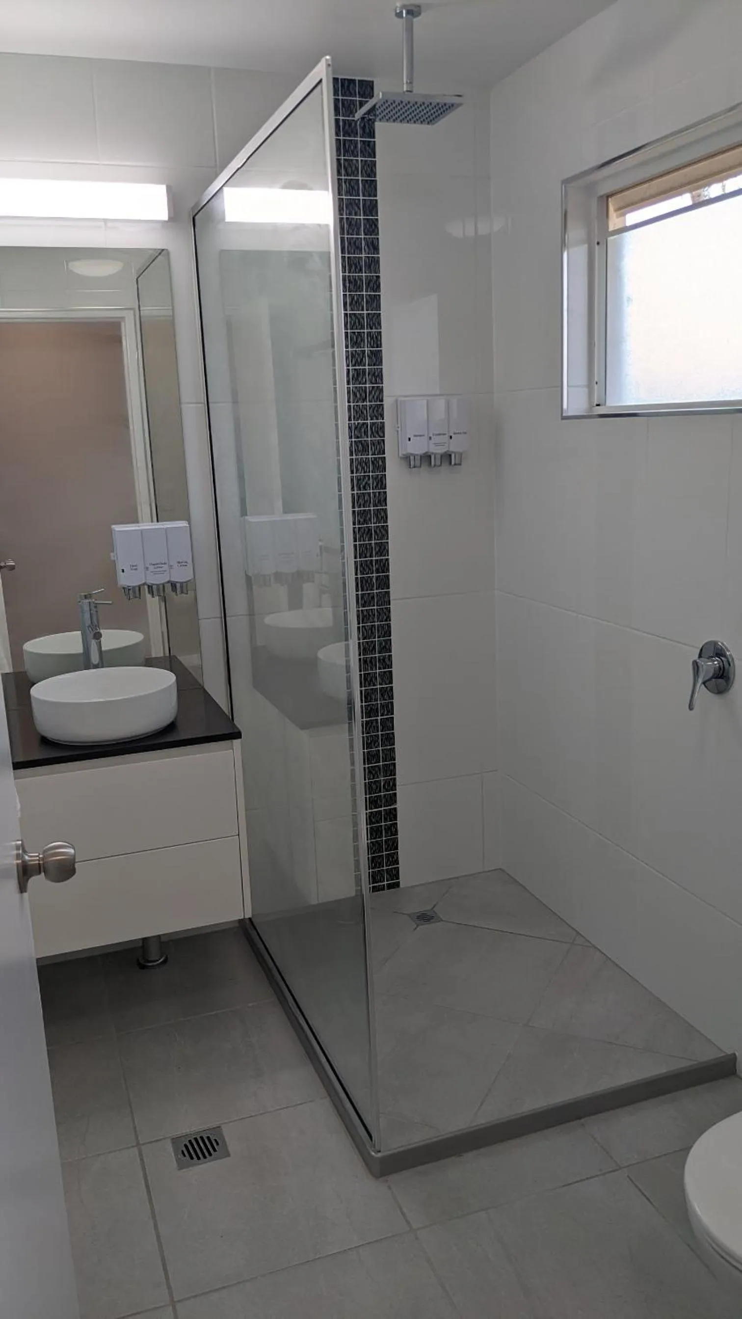 Bathroom in Monte Carlo Motor Inn