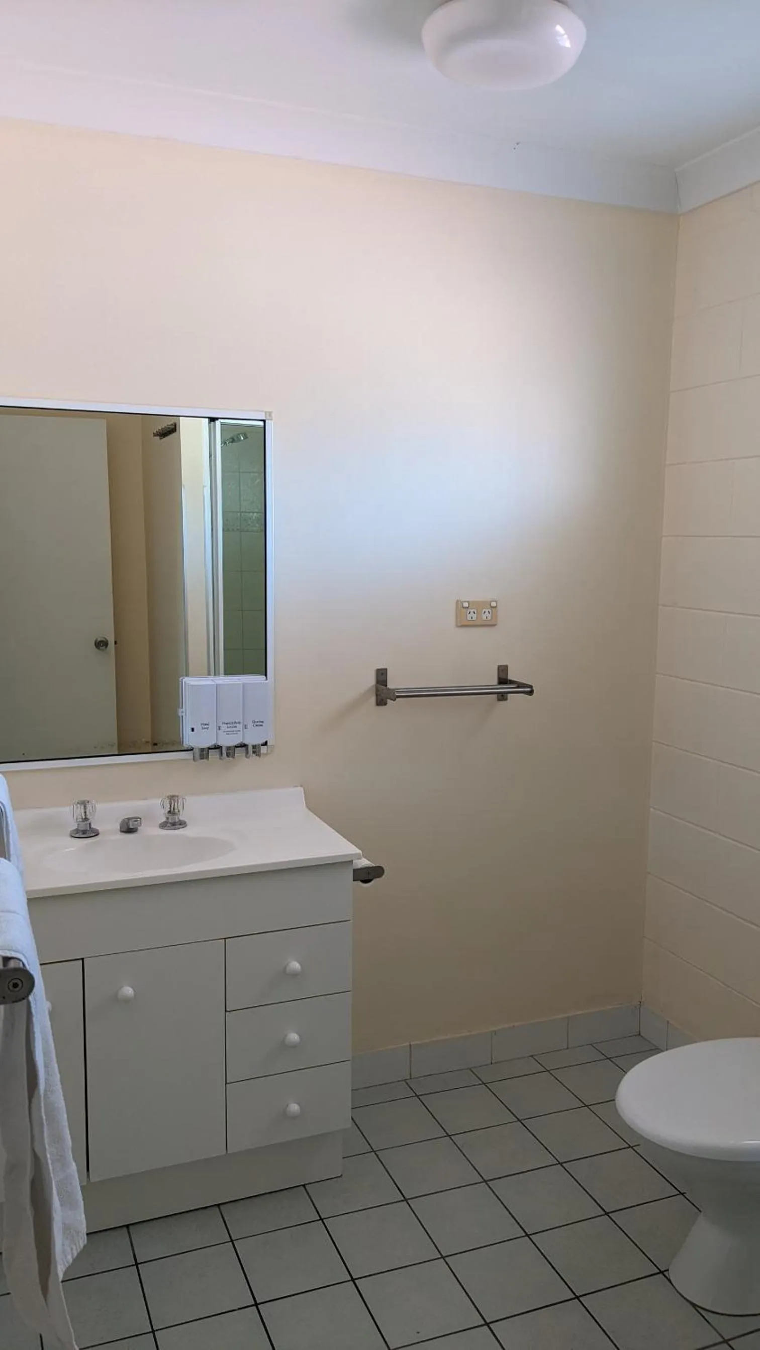 Bathroom in Monte Carlo Motor Inn