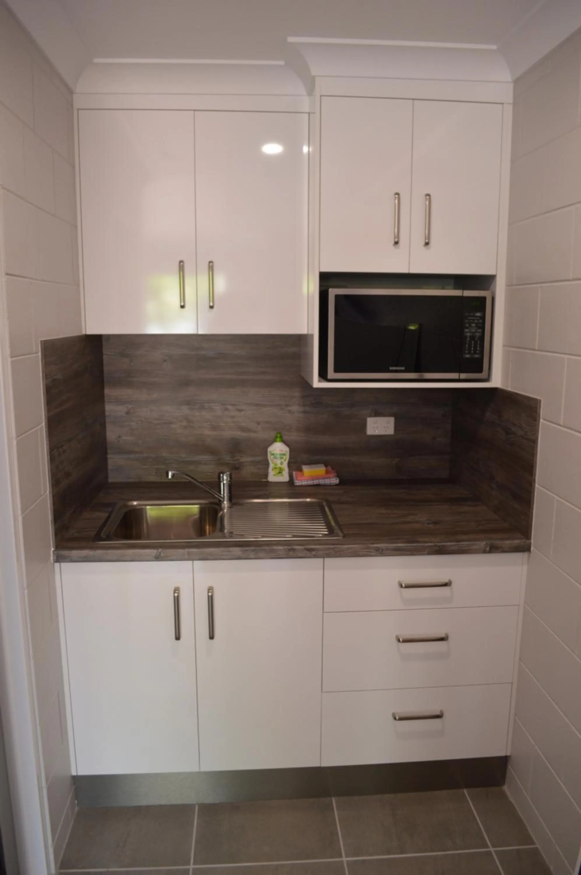 Kitchen or kitchenette in Monte Carlo Motor Inn