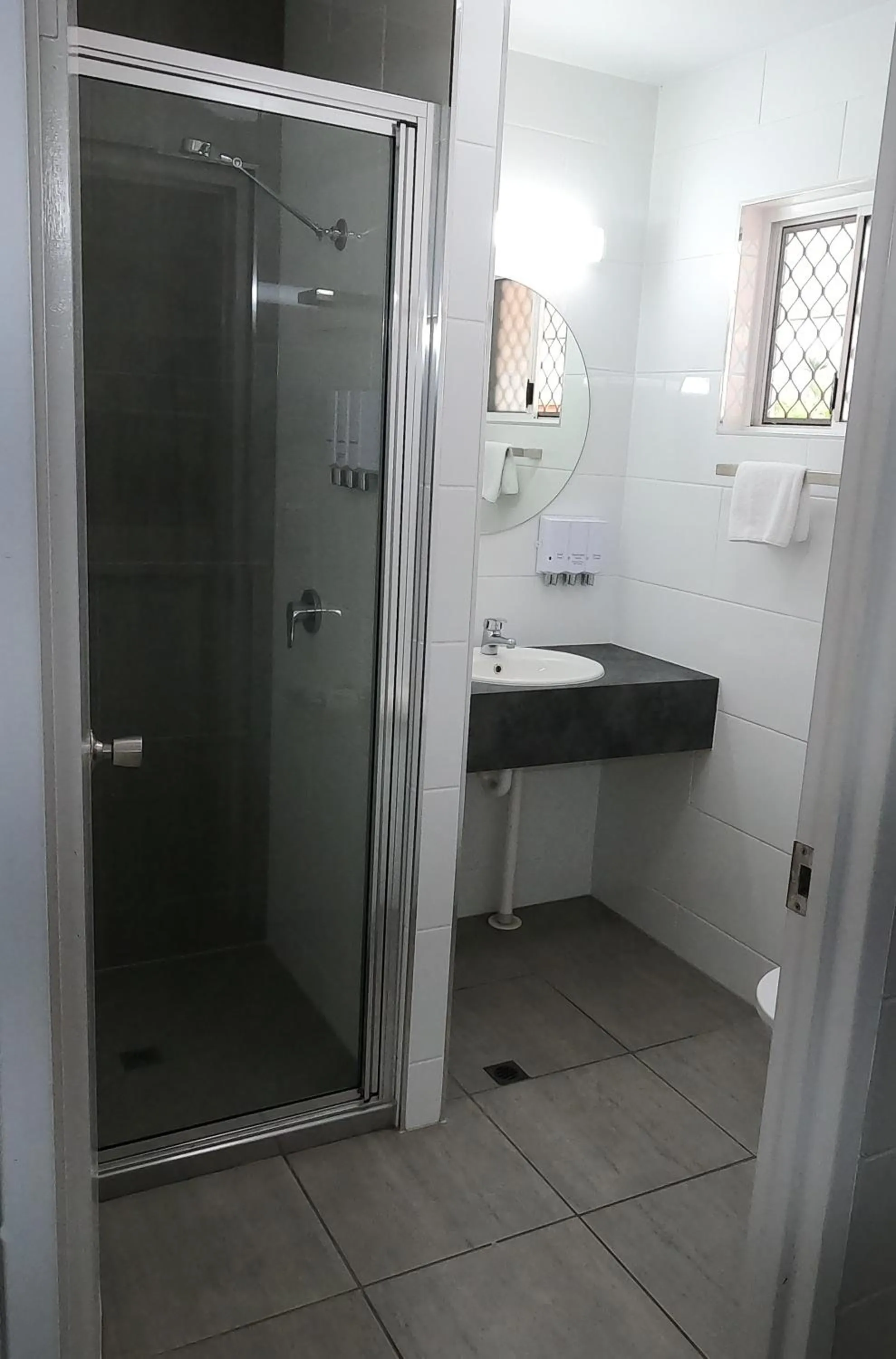 Bathroom in Monte Carlo Motor Inn