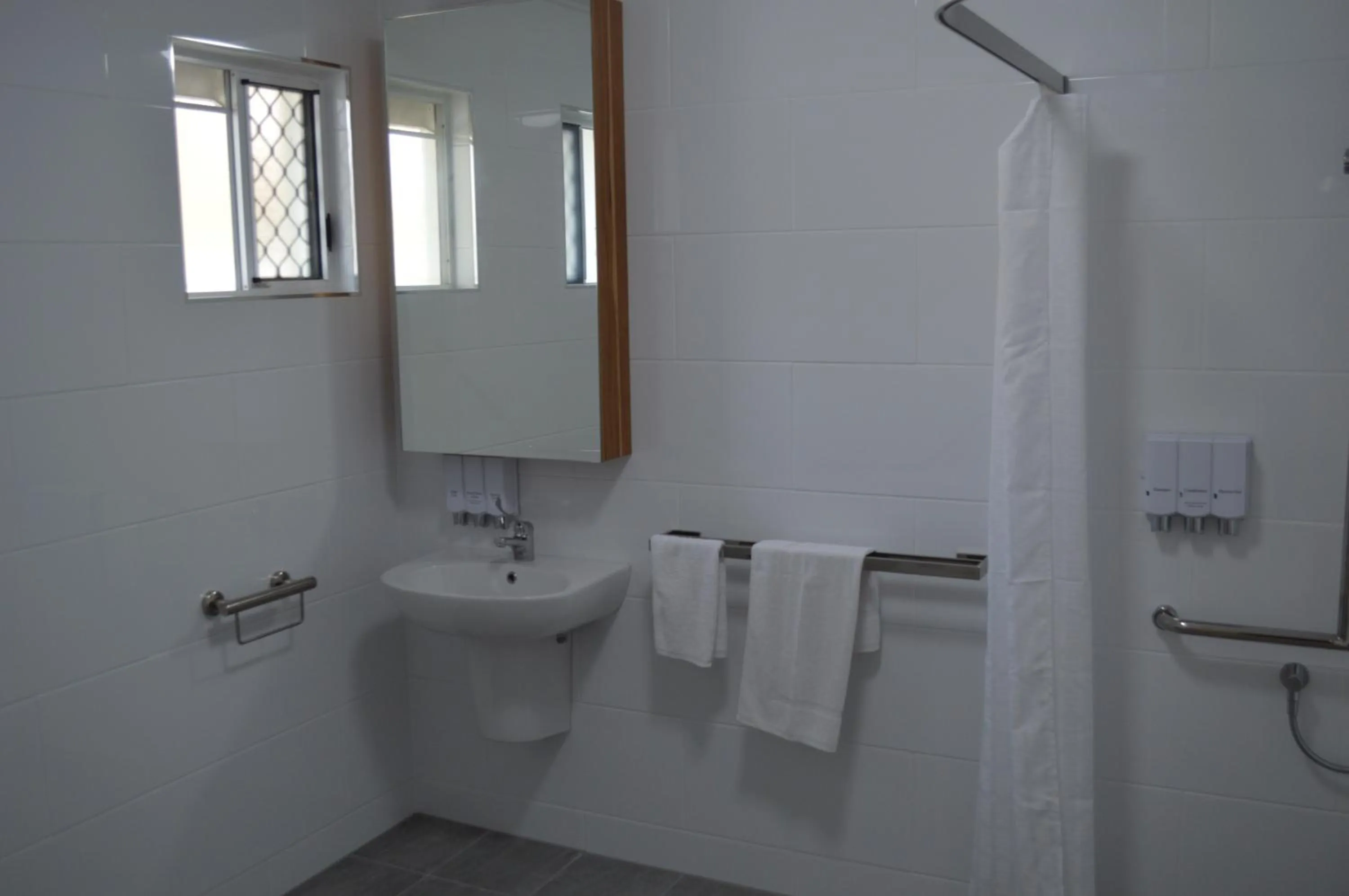 Bathroom in Monte Carlo Motor Inn