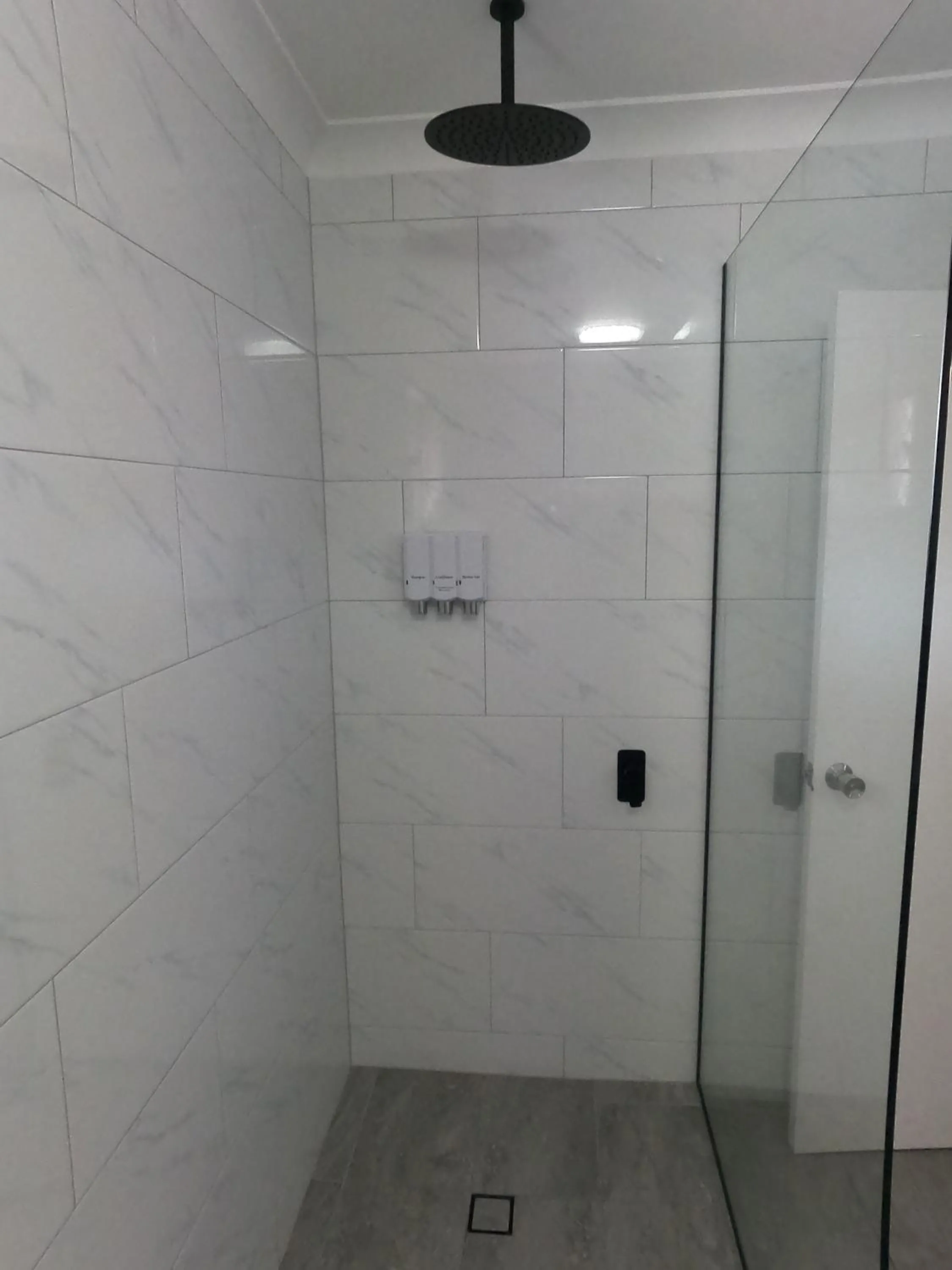 Shower in Monte Carlo Motor Inn