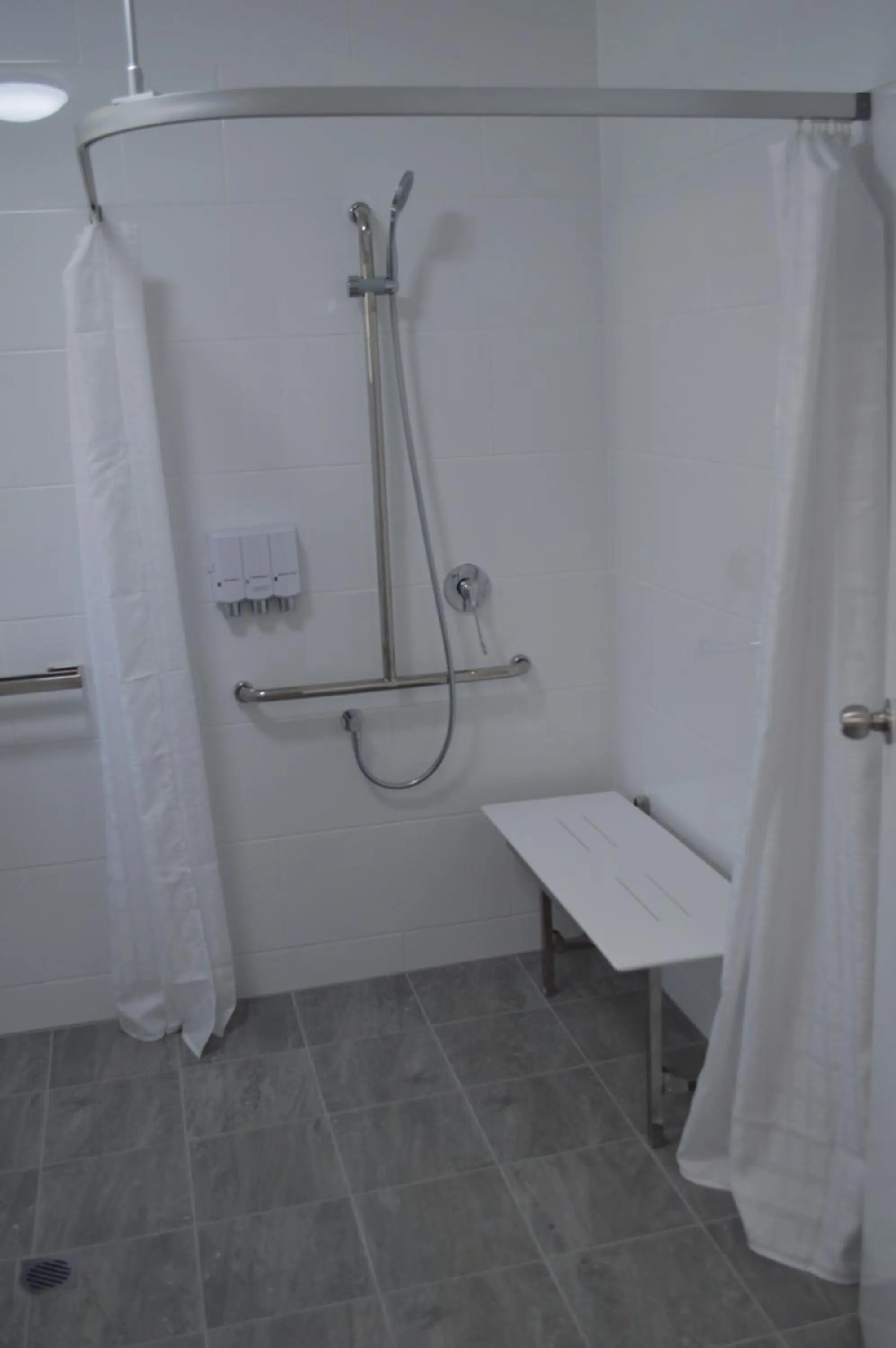 Bathroom in Monte Carlo Motor Inn