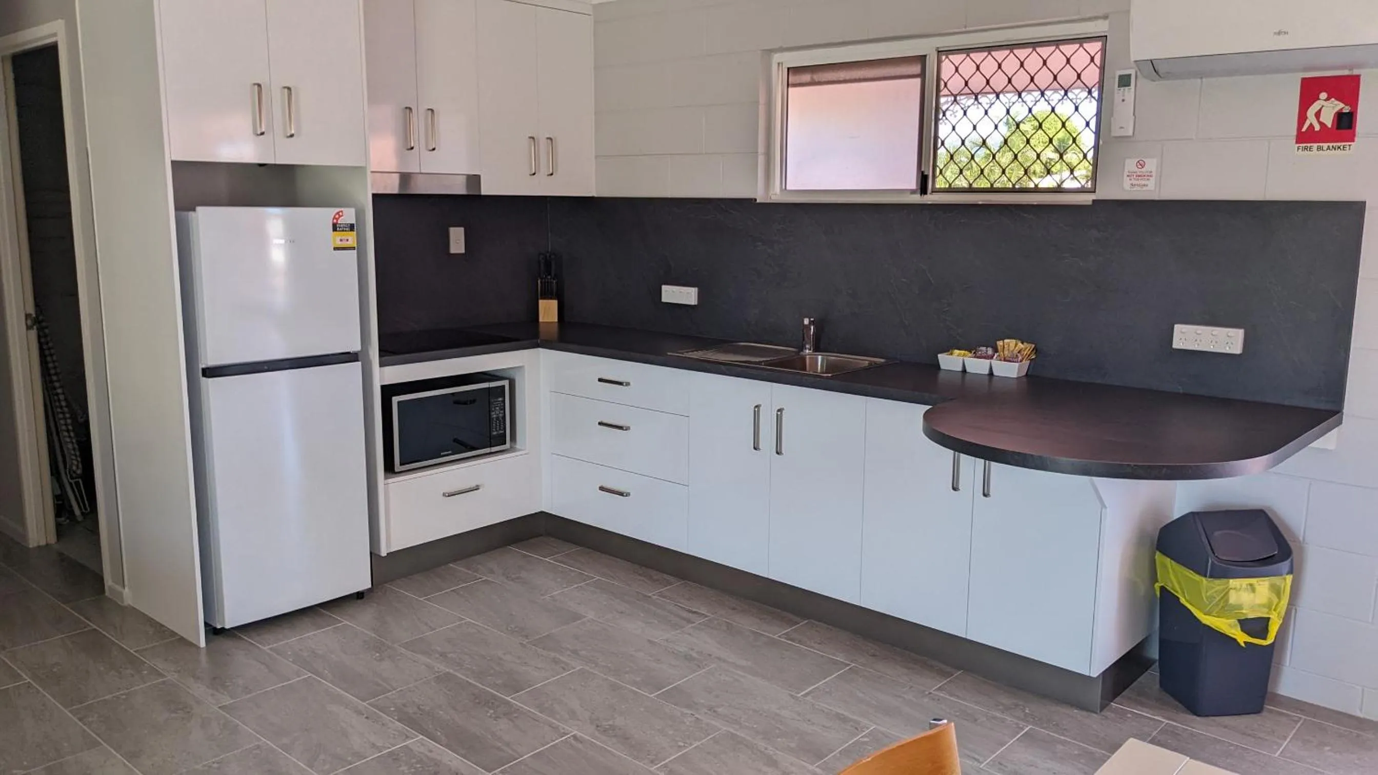 Kitchen or kitchenette in Monte Carlo Motor Inn