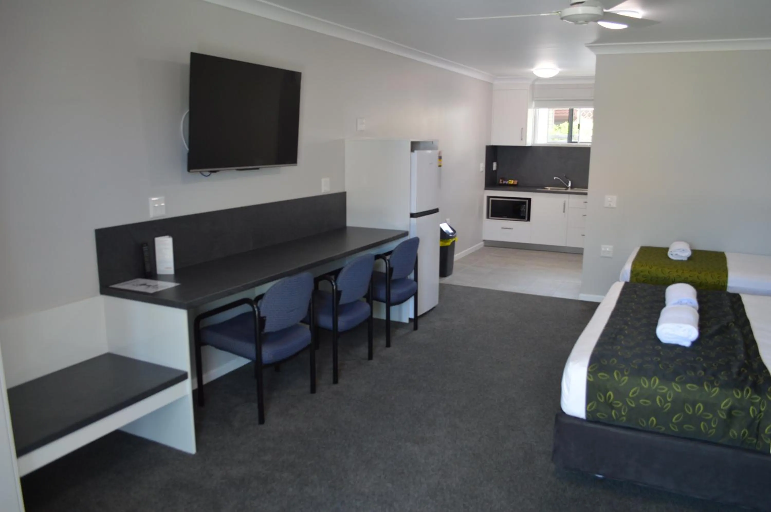 Bedroom, Bed in Monte Carlo Motor Inn