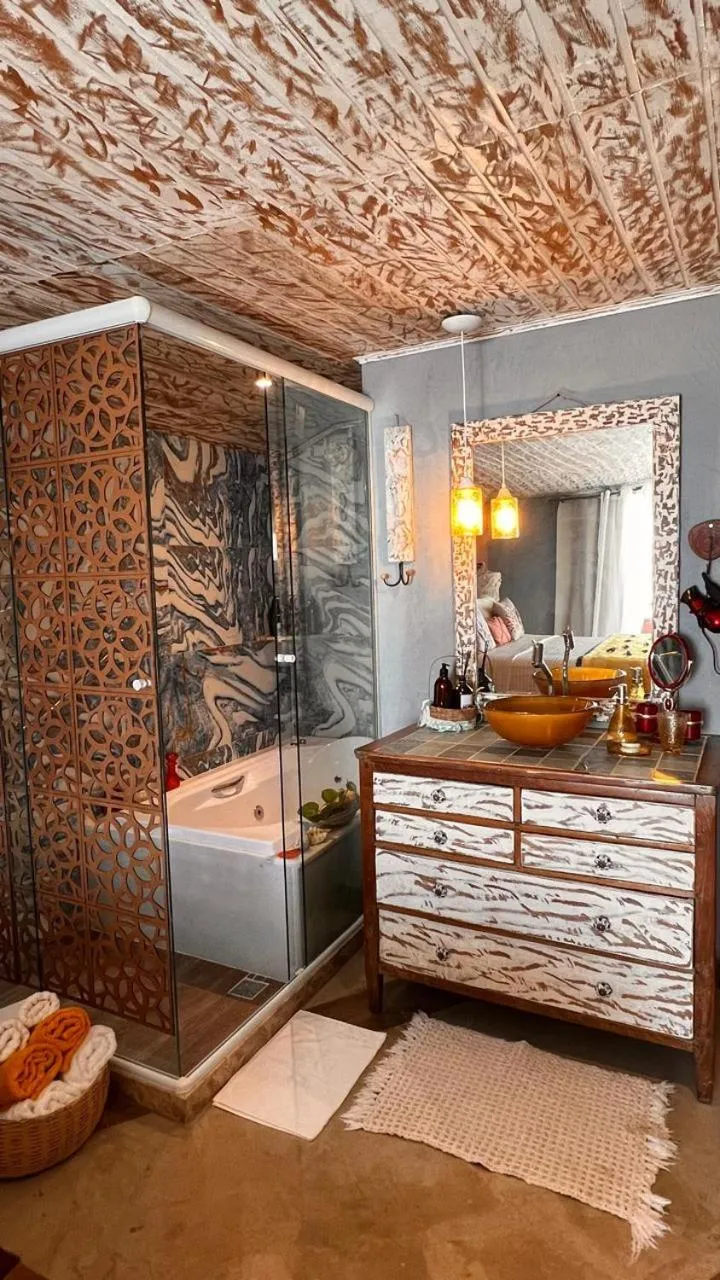 Bathroom, Bed in Villa Lulu Geribá