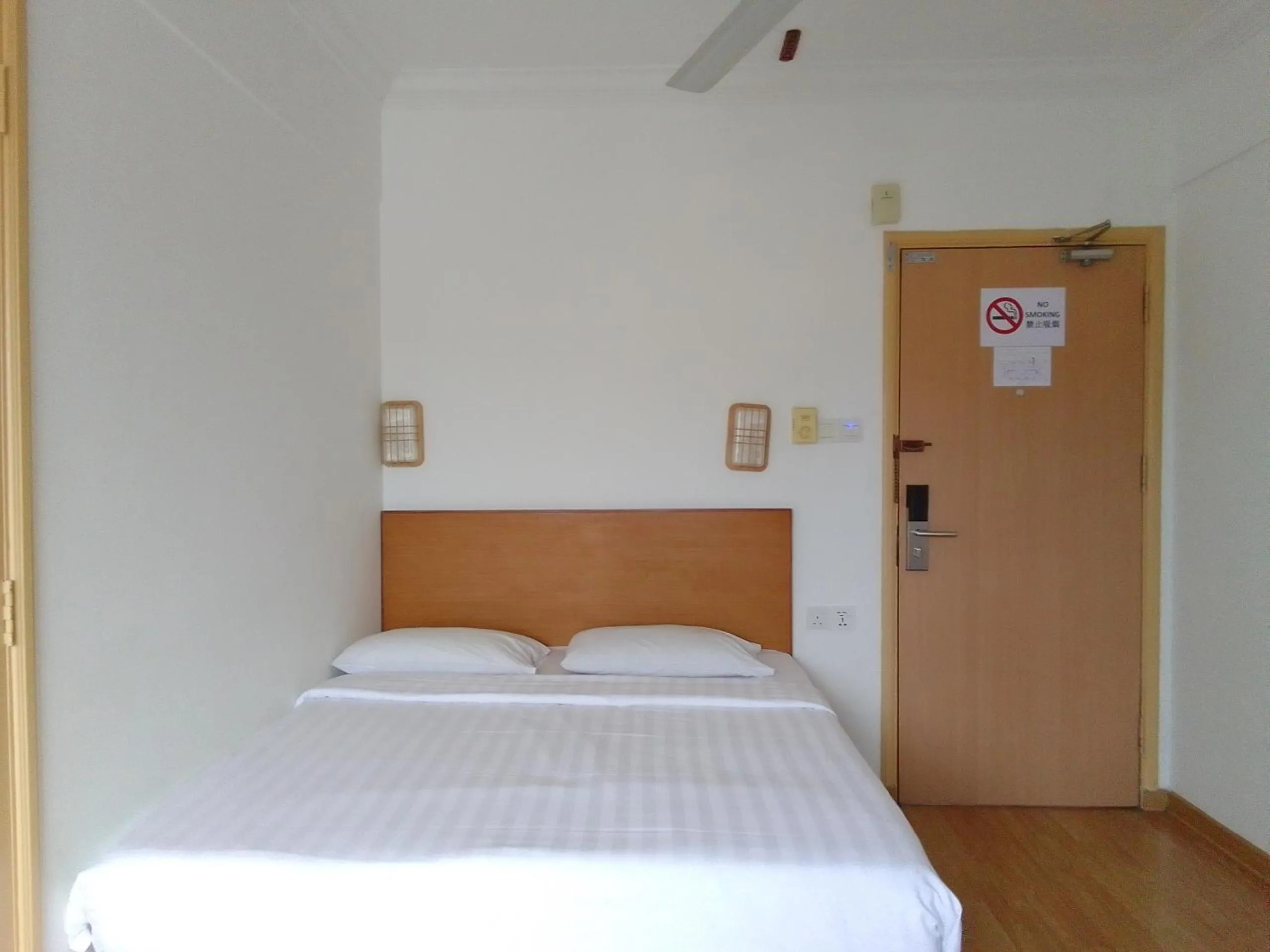 Superior King Room in Super OYO 90464 Borneo Suites Hotel