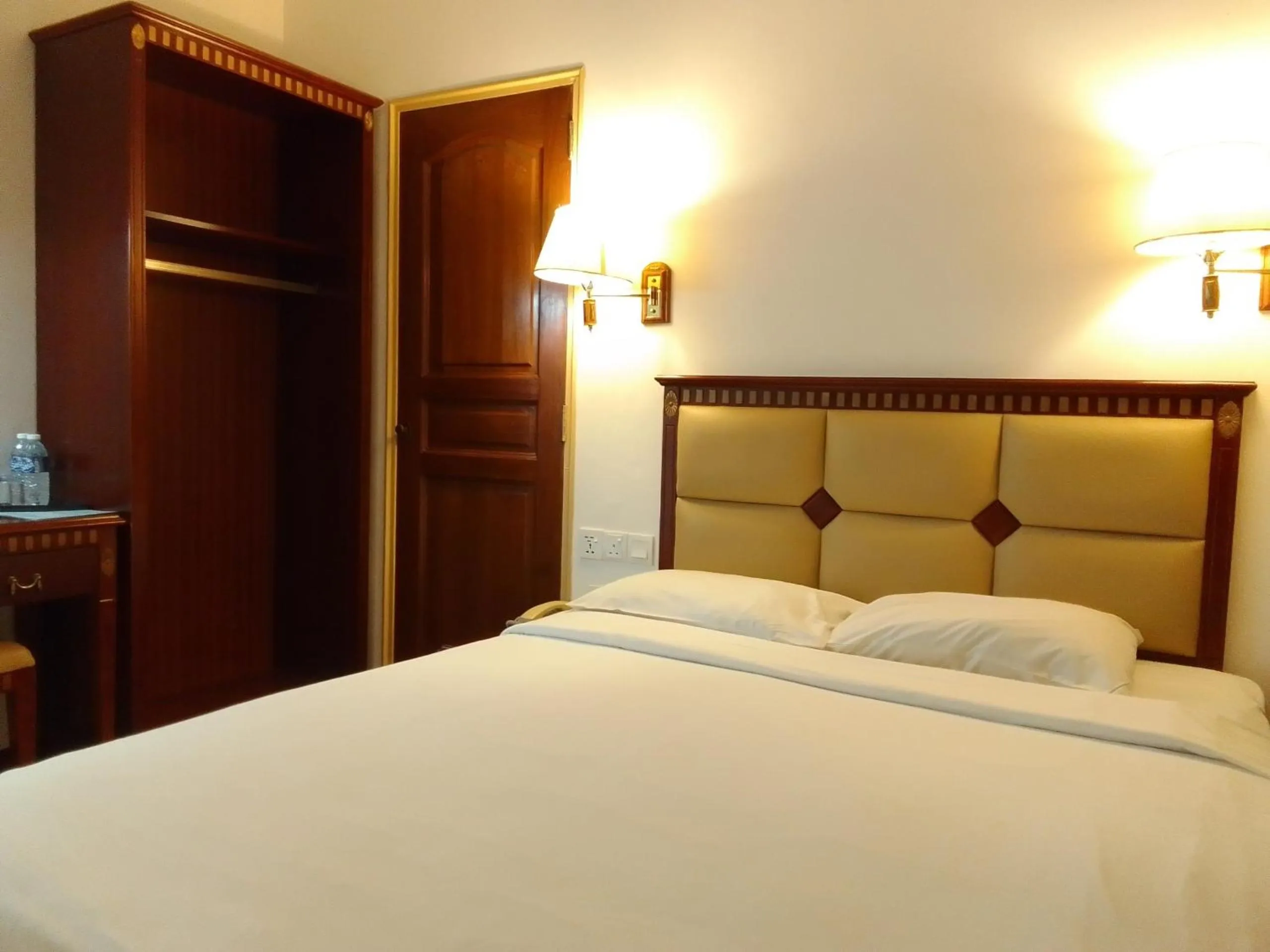 Superior Double Room in Borneo Suites Hotel
