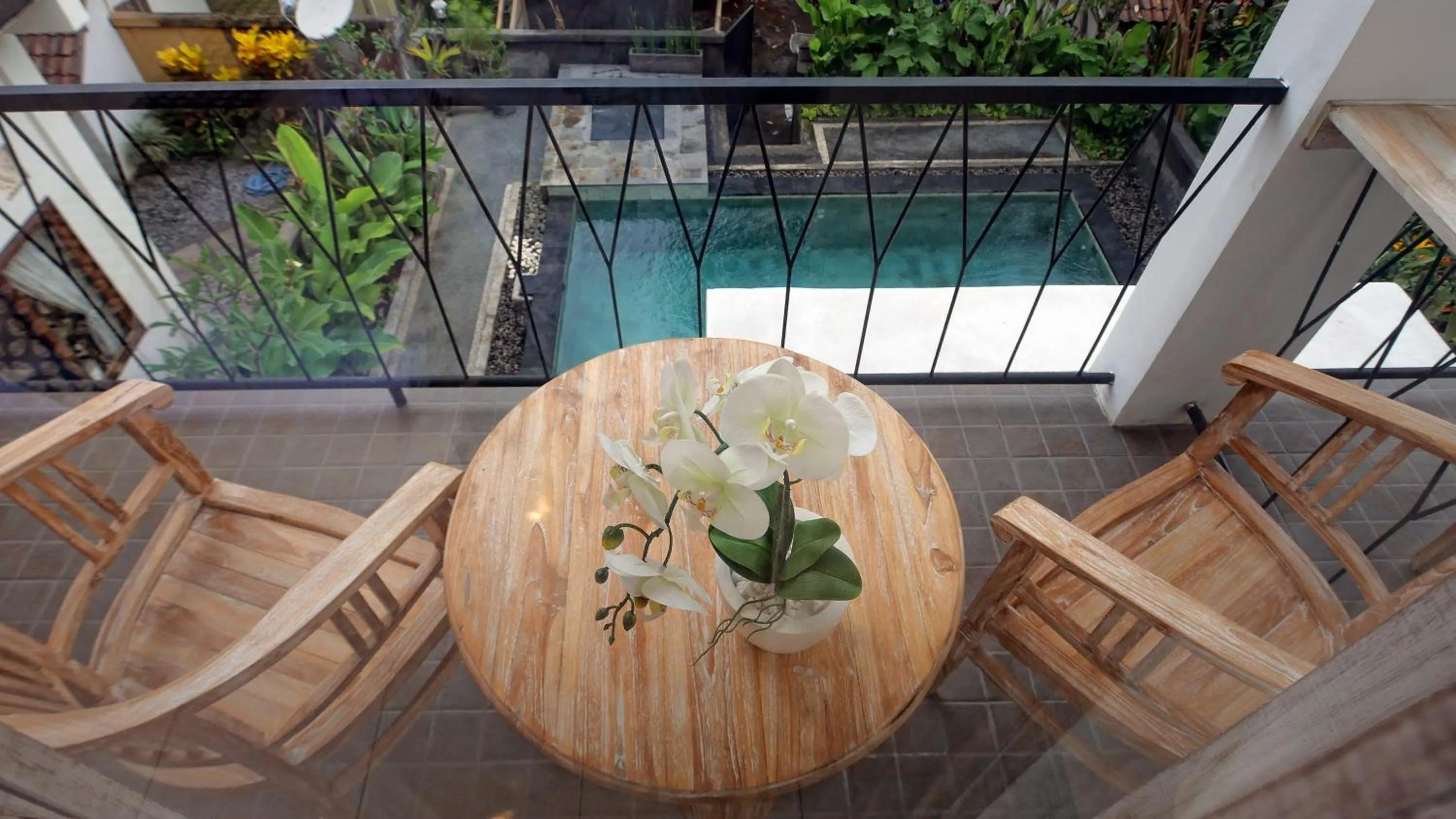 Balcony/Terrace in Suweta Homestay with Private Pool by Supala