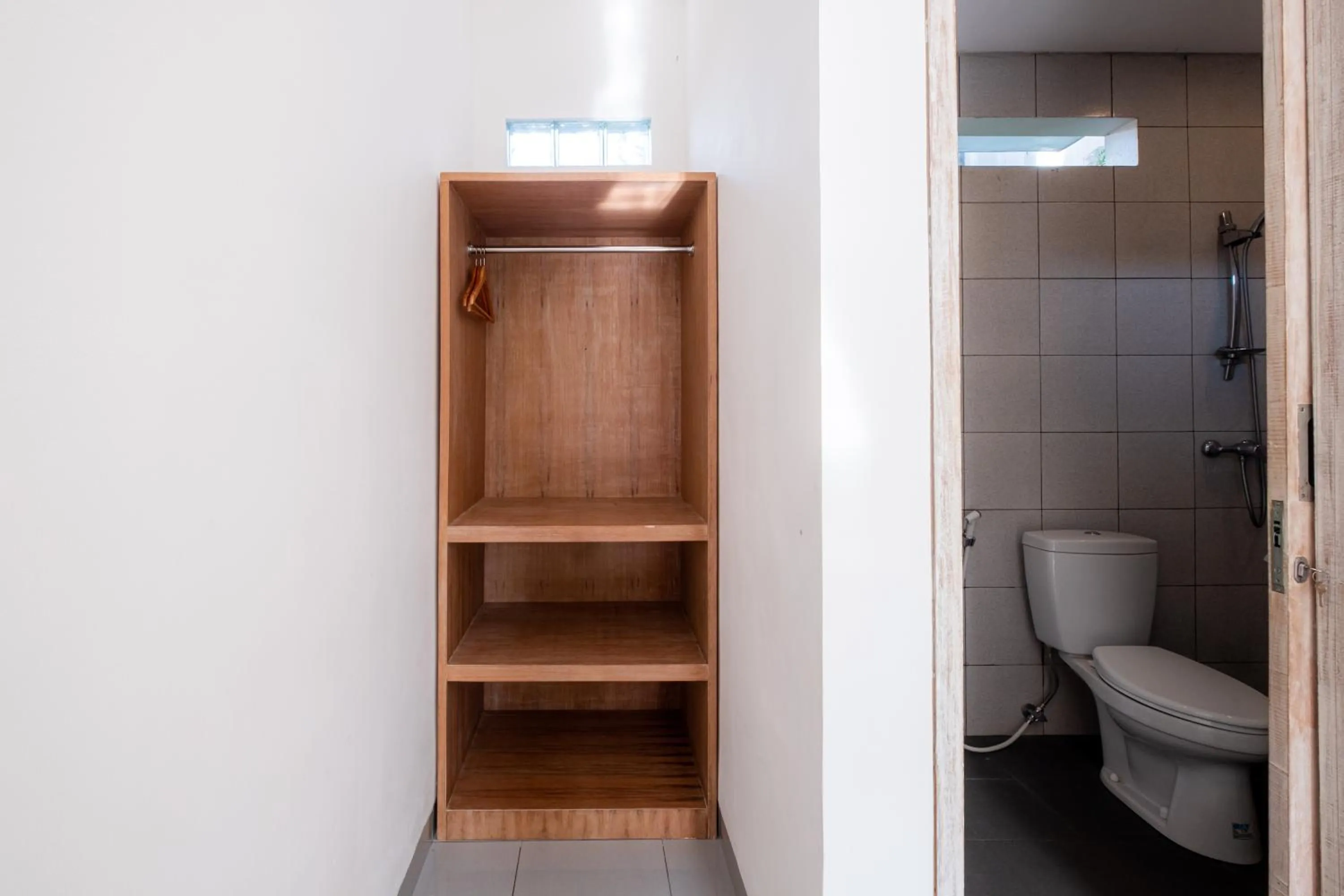 Toilet in Suweta Homestay with Private Pool by Supala