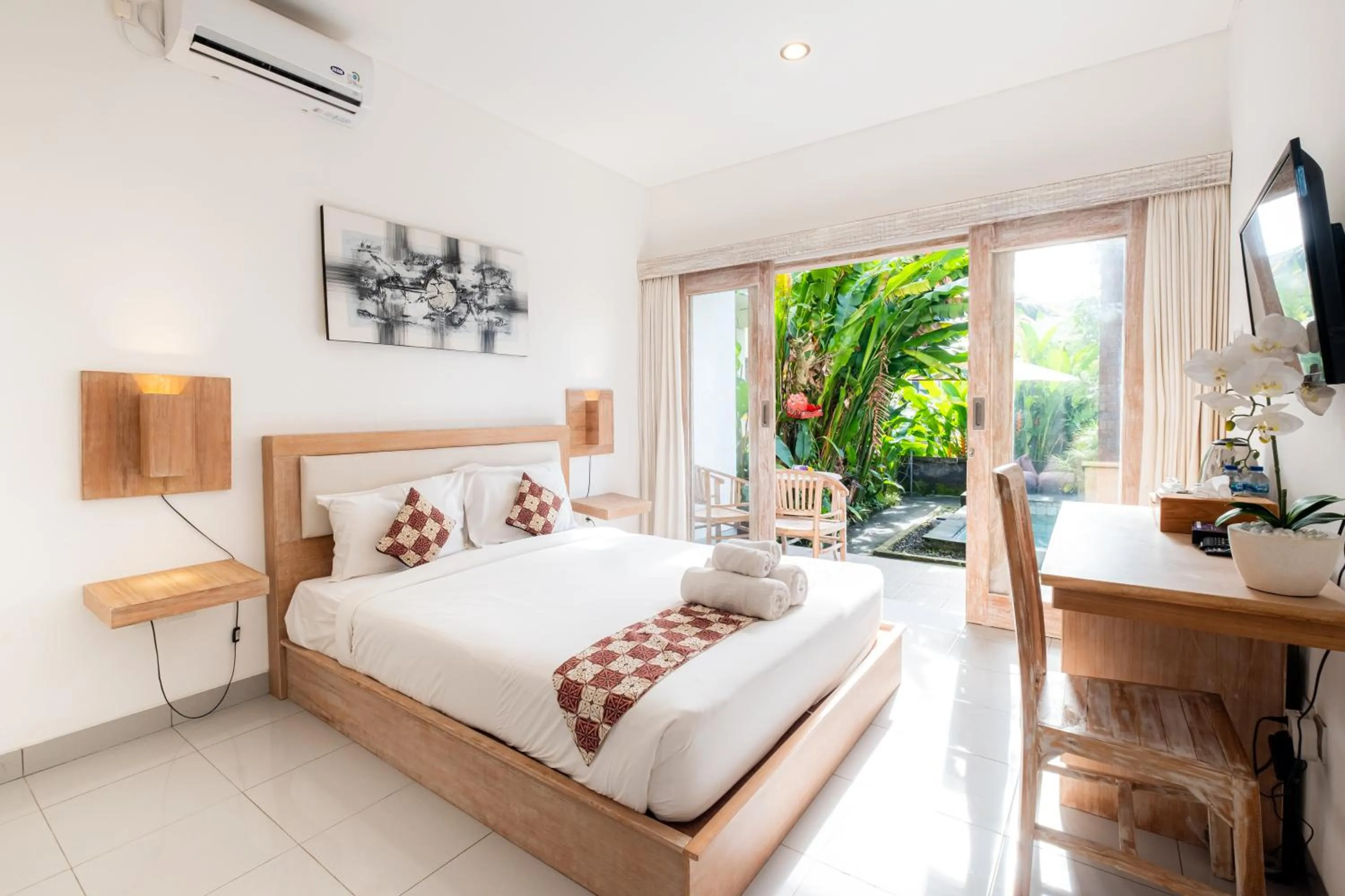 Bedroom, Bed in Suweta Homestay with Private Pool by Supala