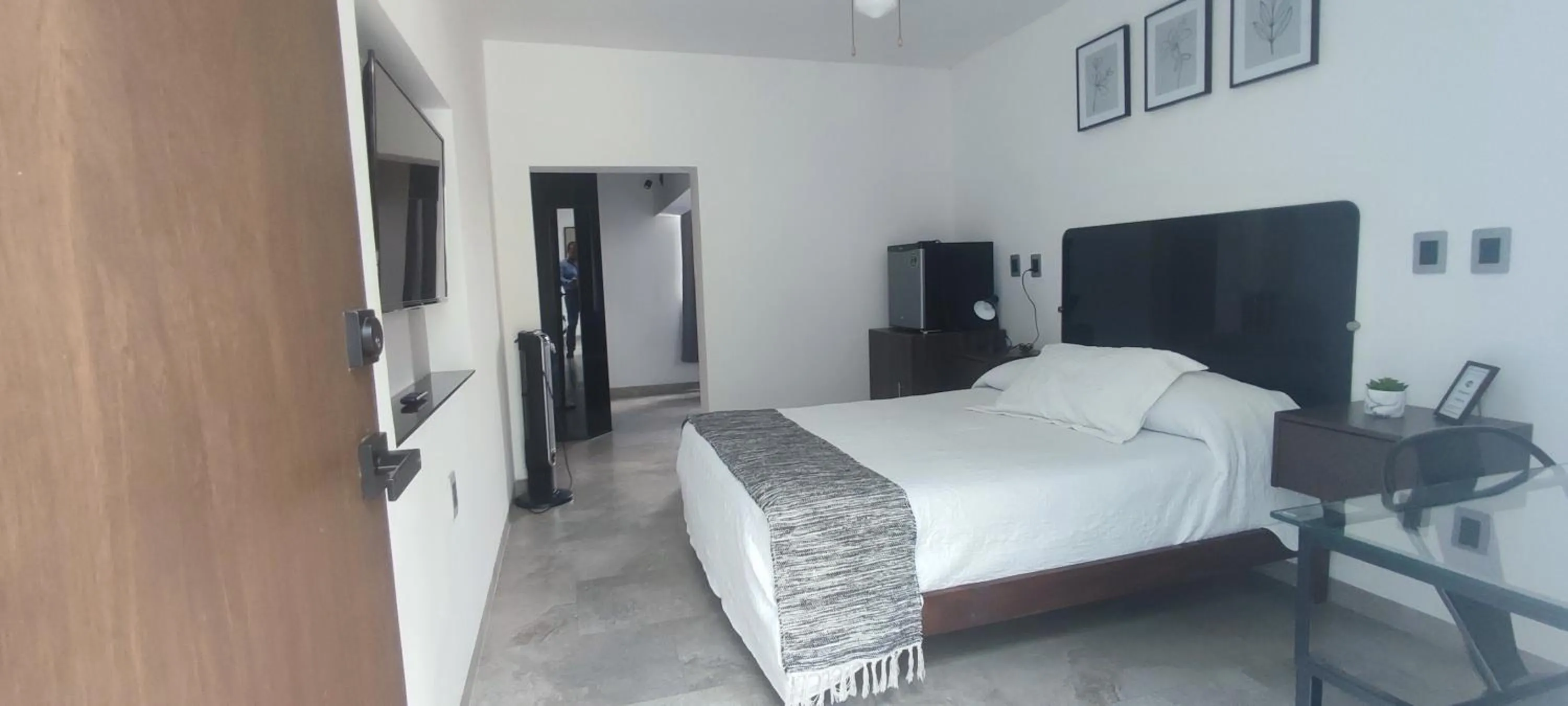 Photo of the whole room, Bed in La Casa Mia Leon