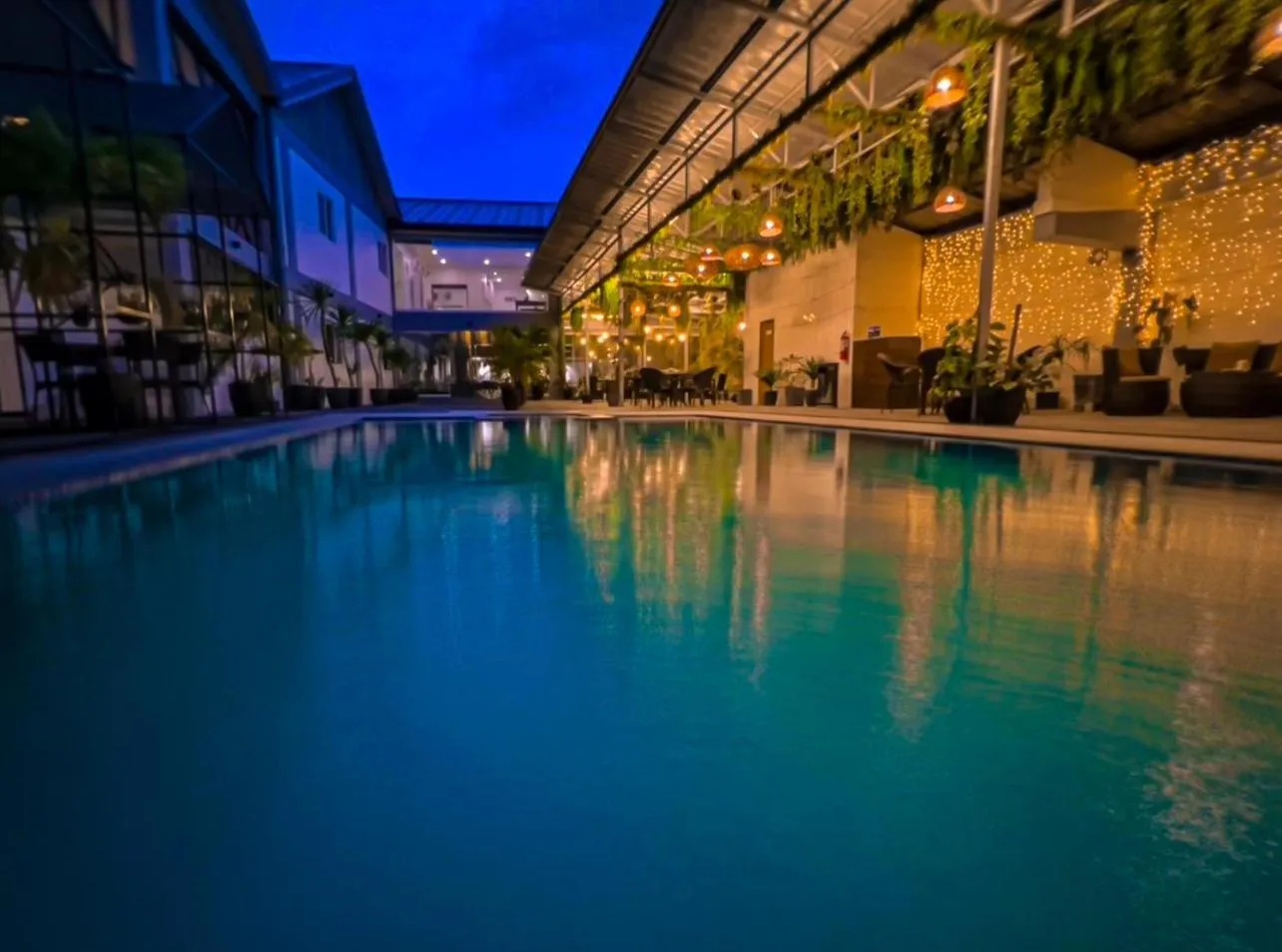 Swimming pool in Hotel Halo Angeles City