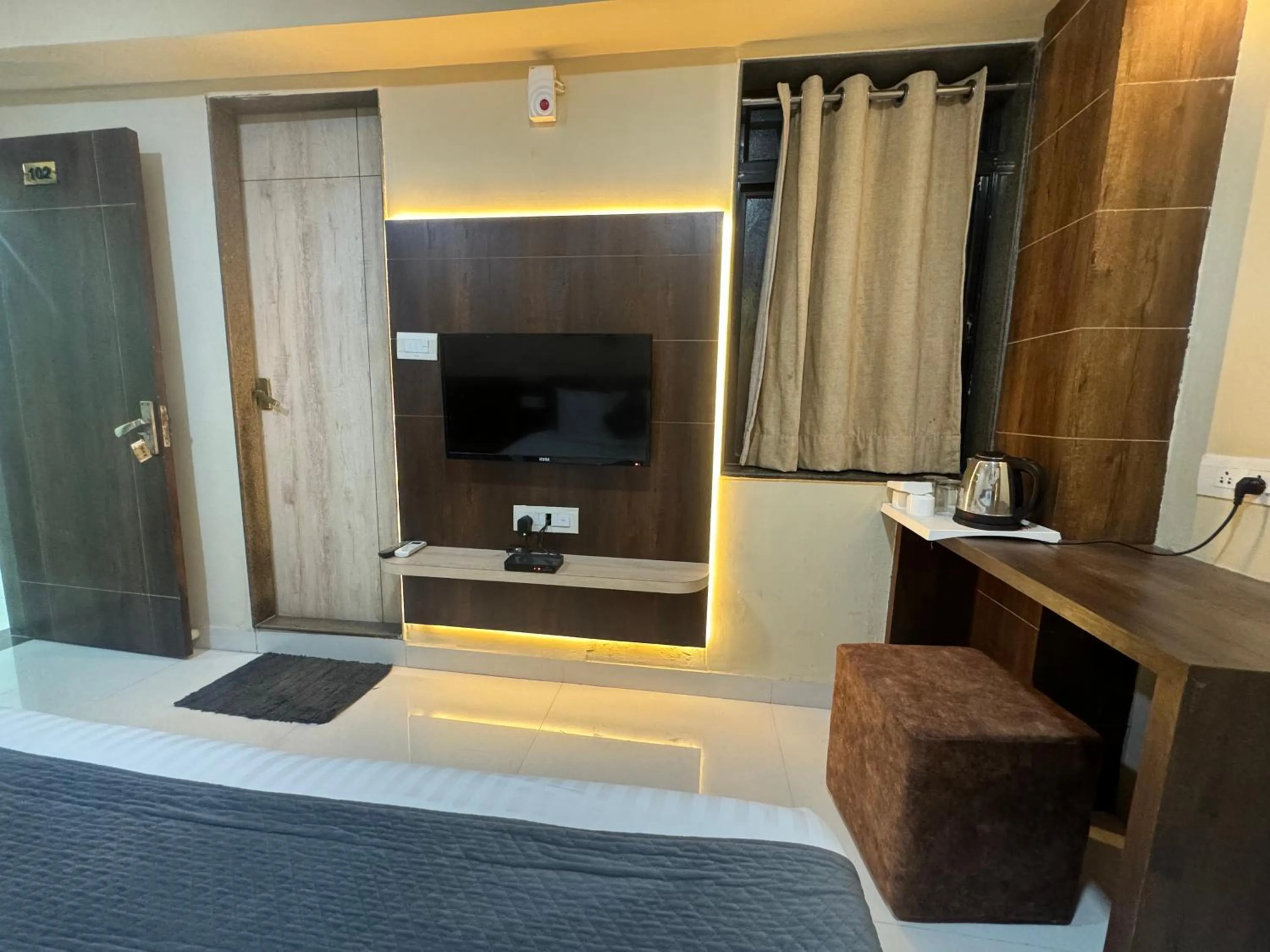 The Tripti Hotel & Banquets