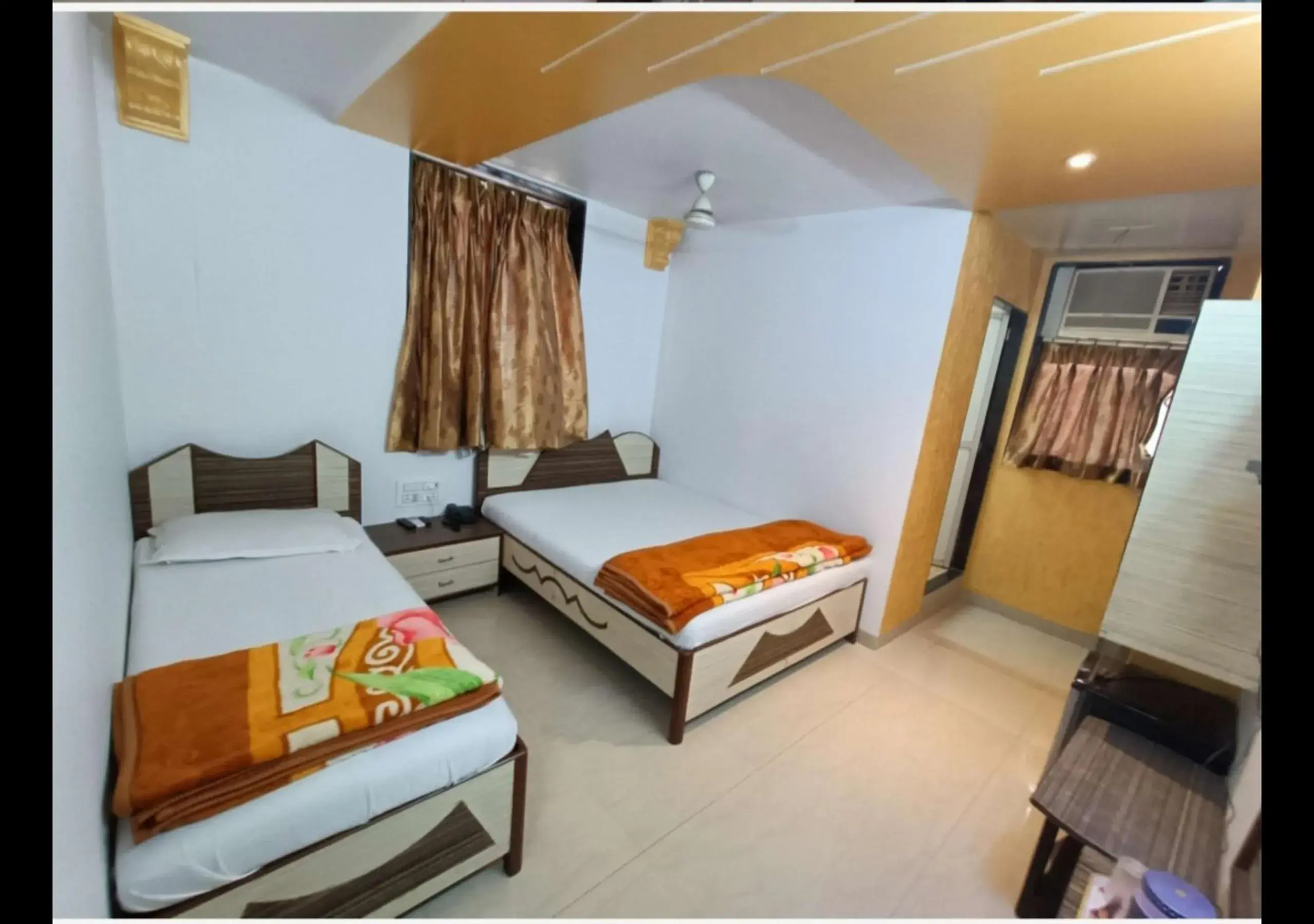 Standard Triple Room in Hotel Broadway Colaba Standard Triple Room in Hotel Broadway Colaba