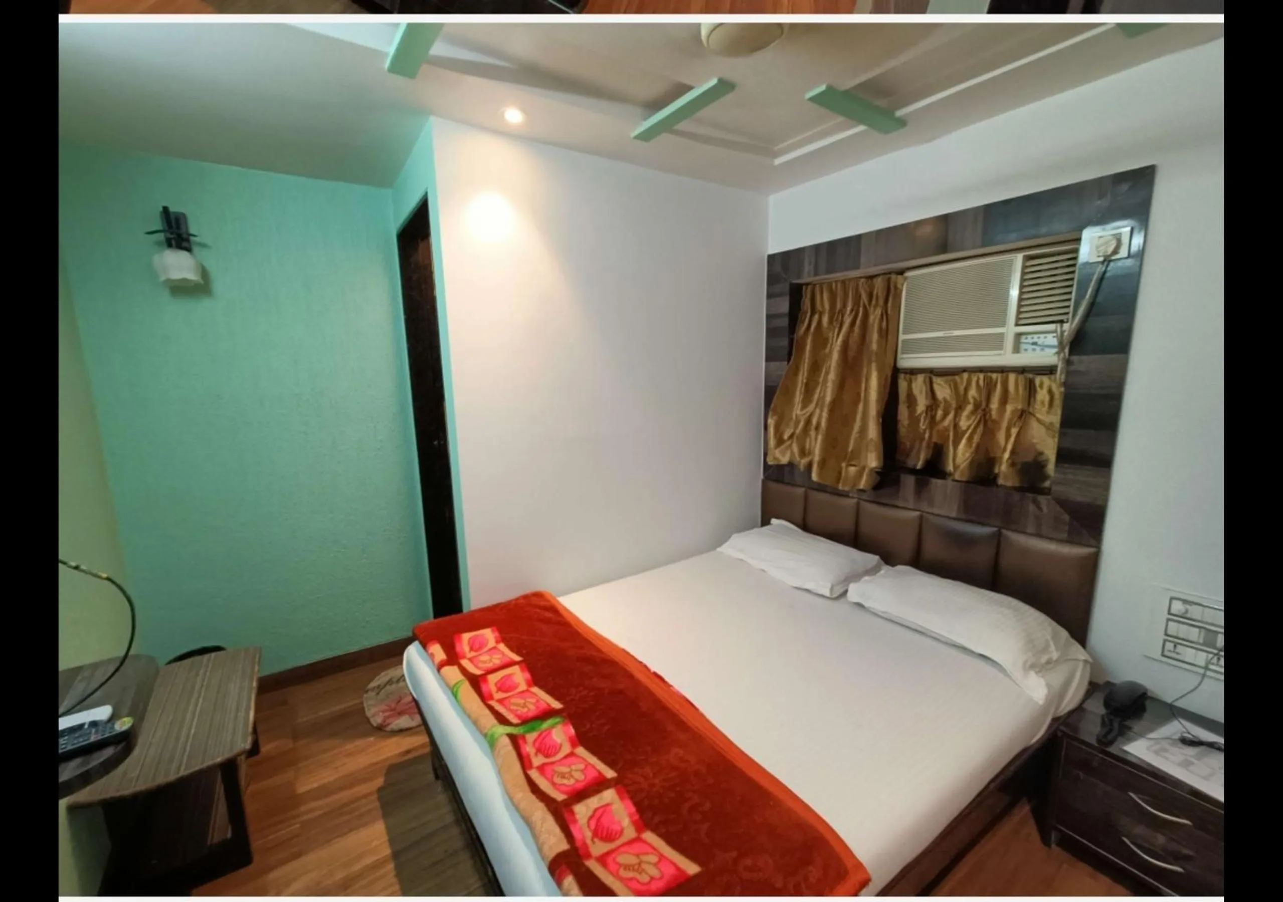 Bed in Hotel Broadway Colaba