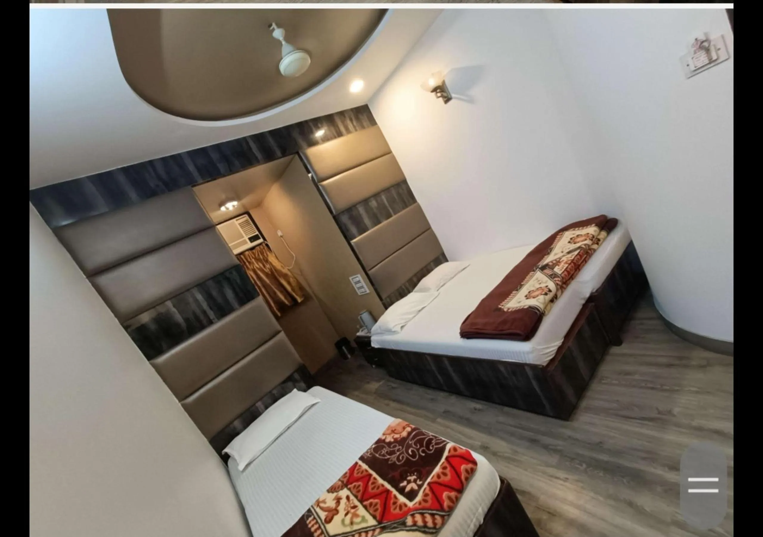 Bed in Hotel Broadway Colaba