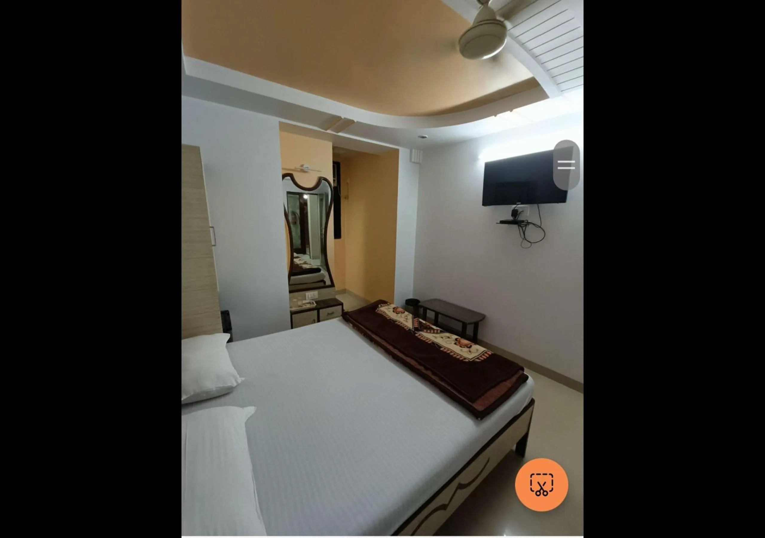 Bed in Hotel Broadway Colaba