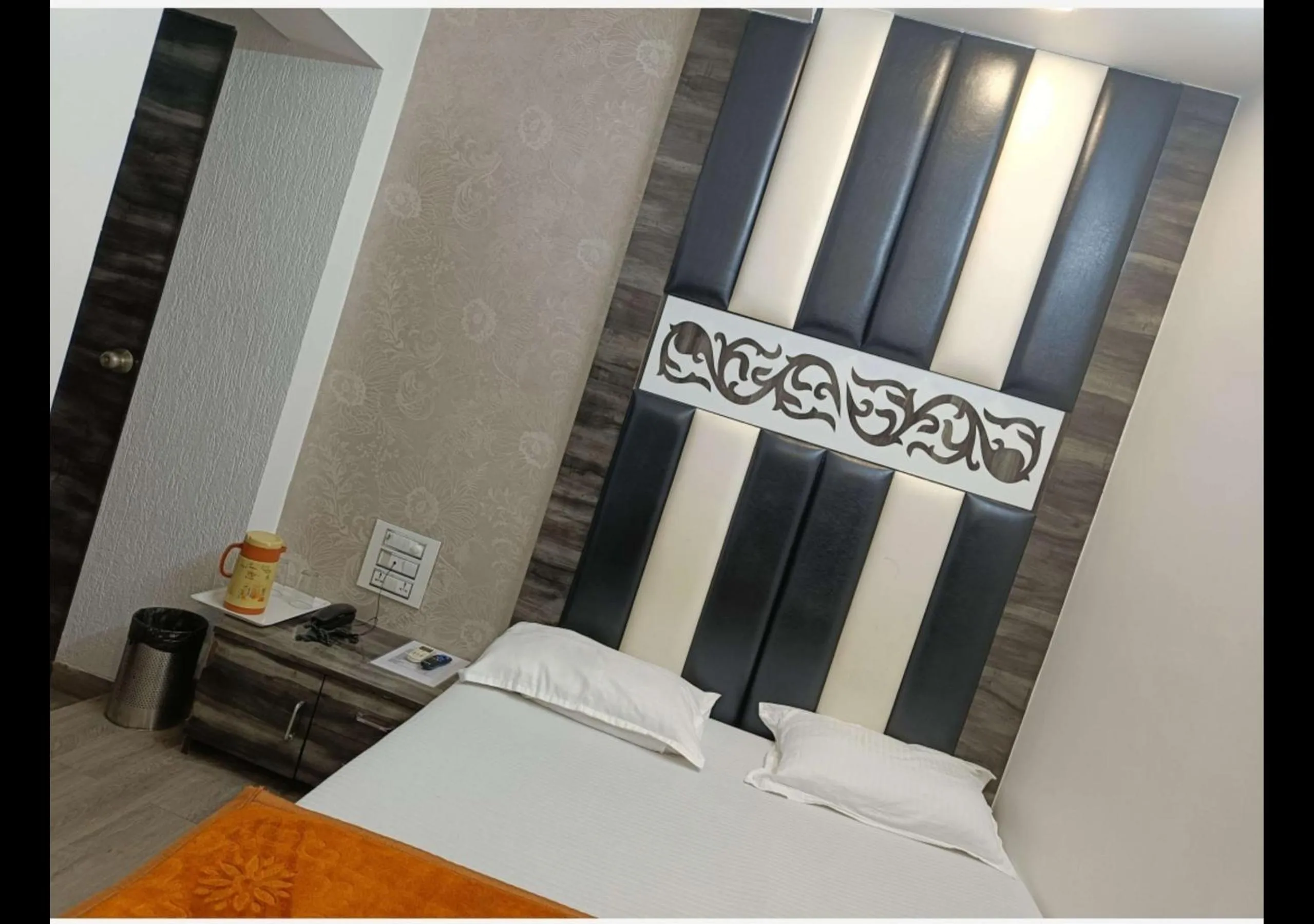 Bed in Hotel Broadway Colaba