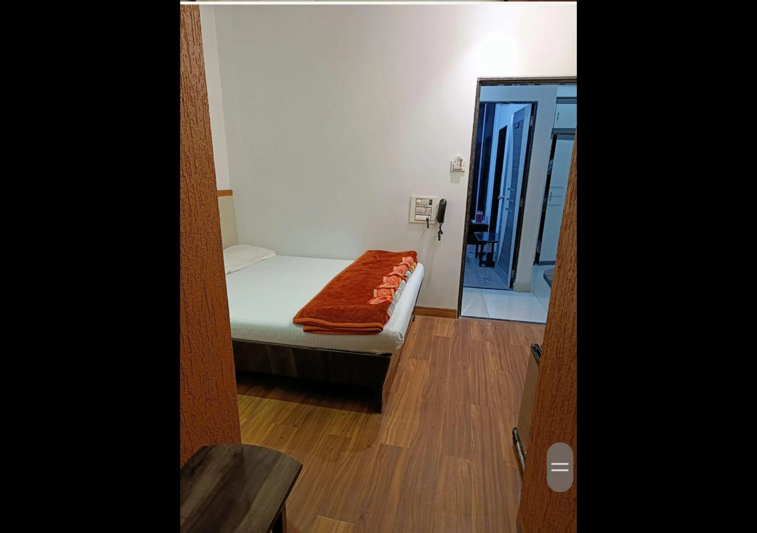 Bed in Hotel Broadway Colaba