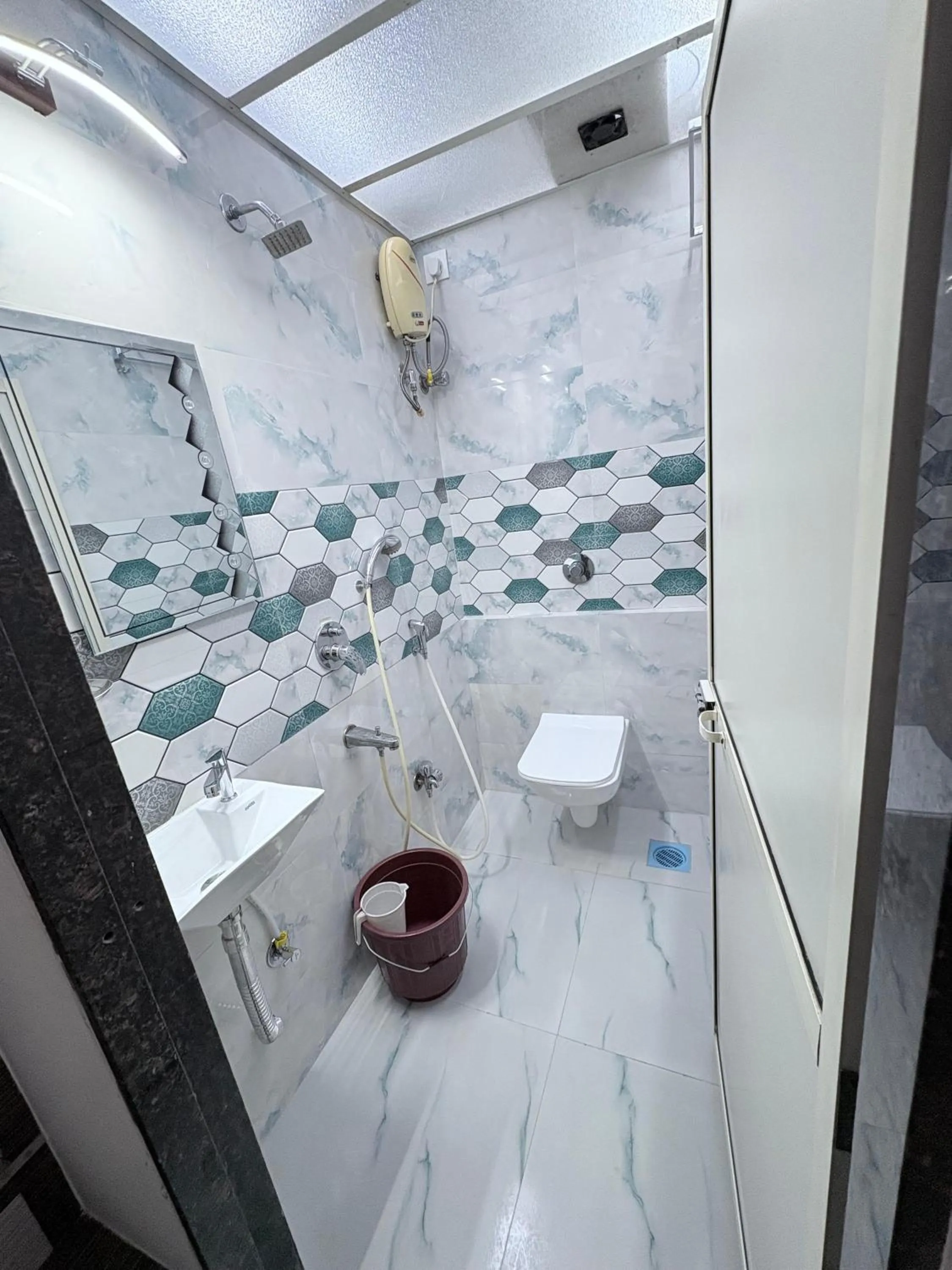 Bathroom in Hotel Broadway Colaba