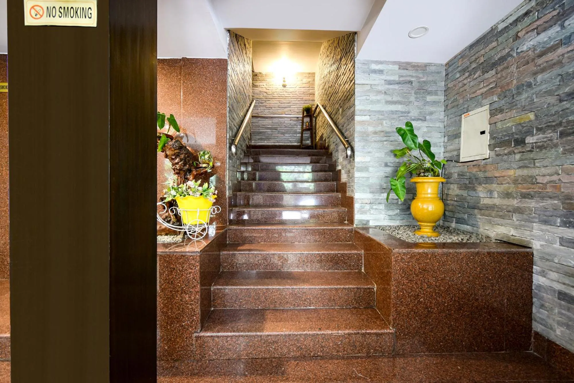Lobby or reception in FabHotel A&M - Nr LV Prasad Institute, Banjara Hills
