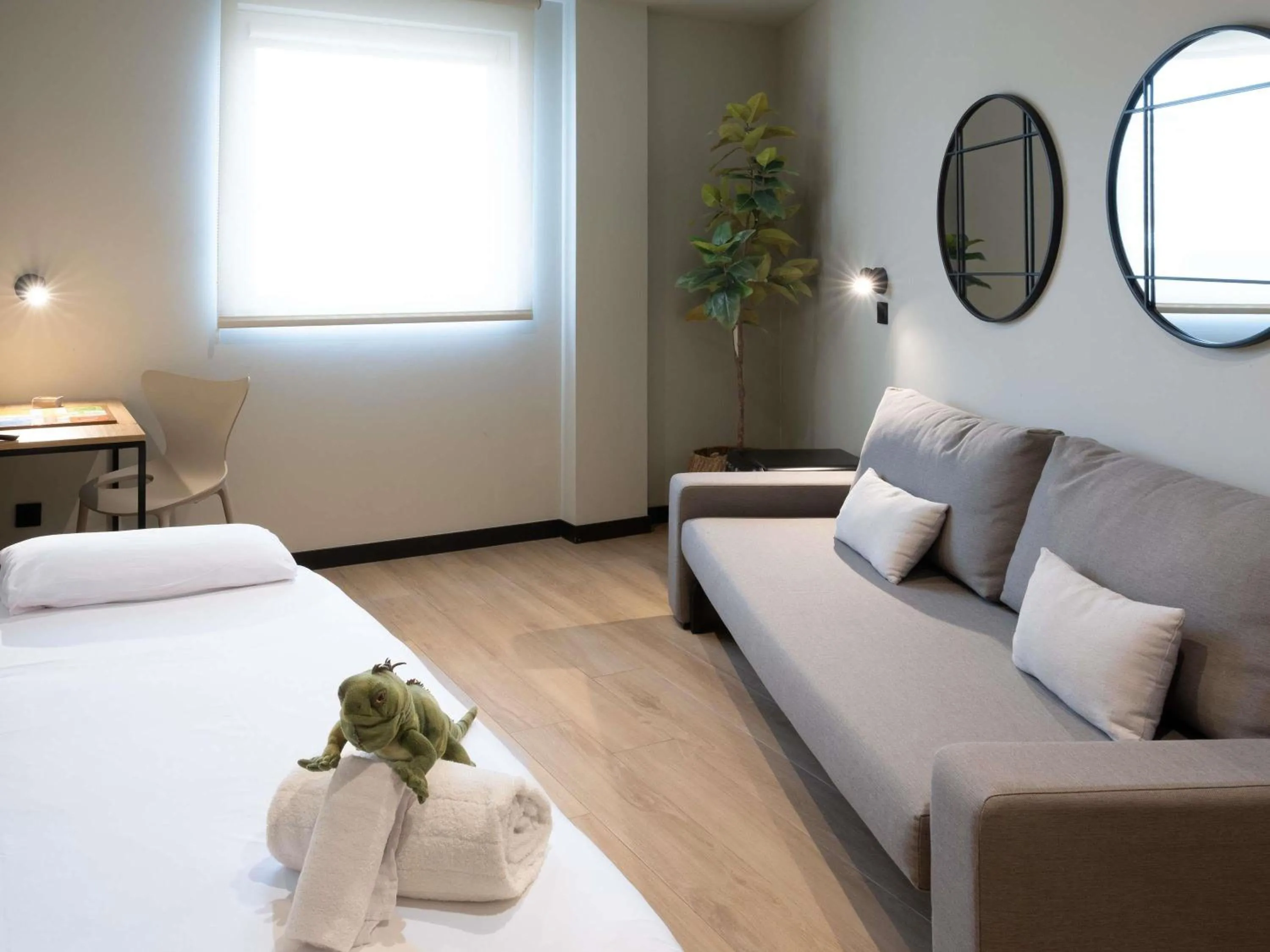 Bedroom, Bed in ibis Styles Santander