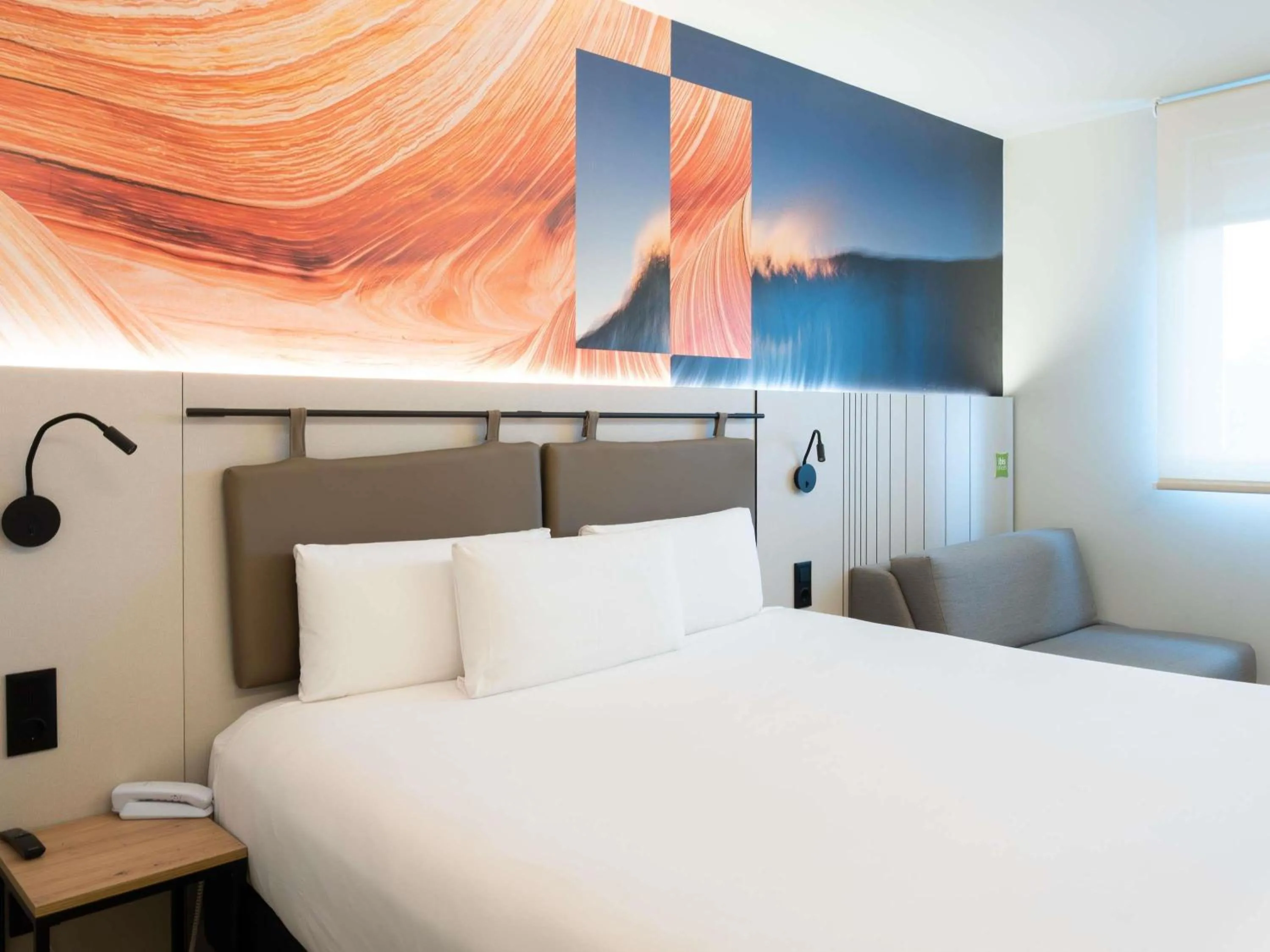 Bedroom, Bed in ibis Styles Santander
