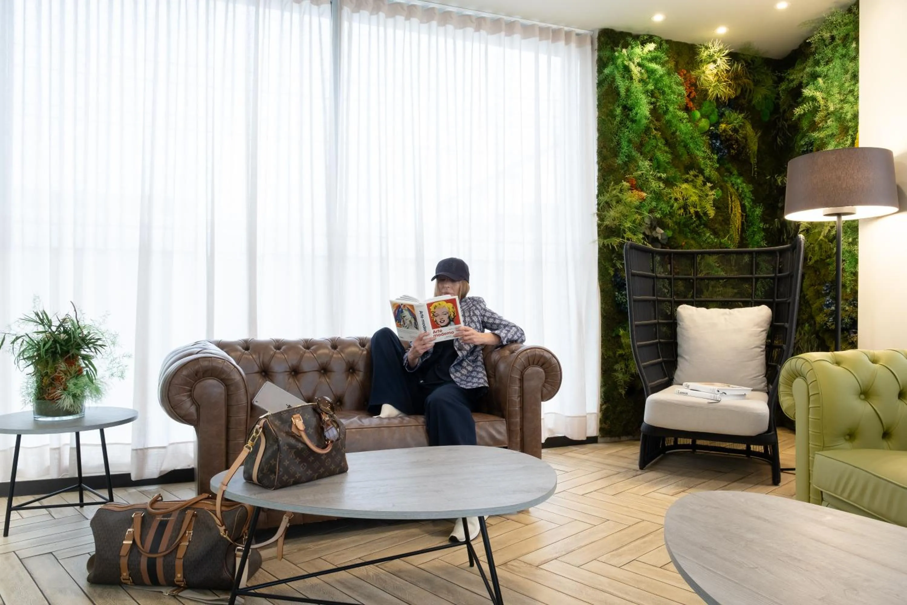 Lobby or reception in ibis Styles Santander