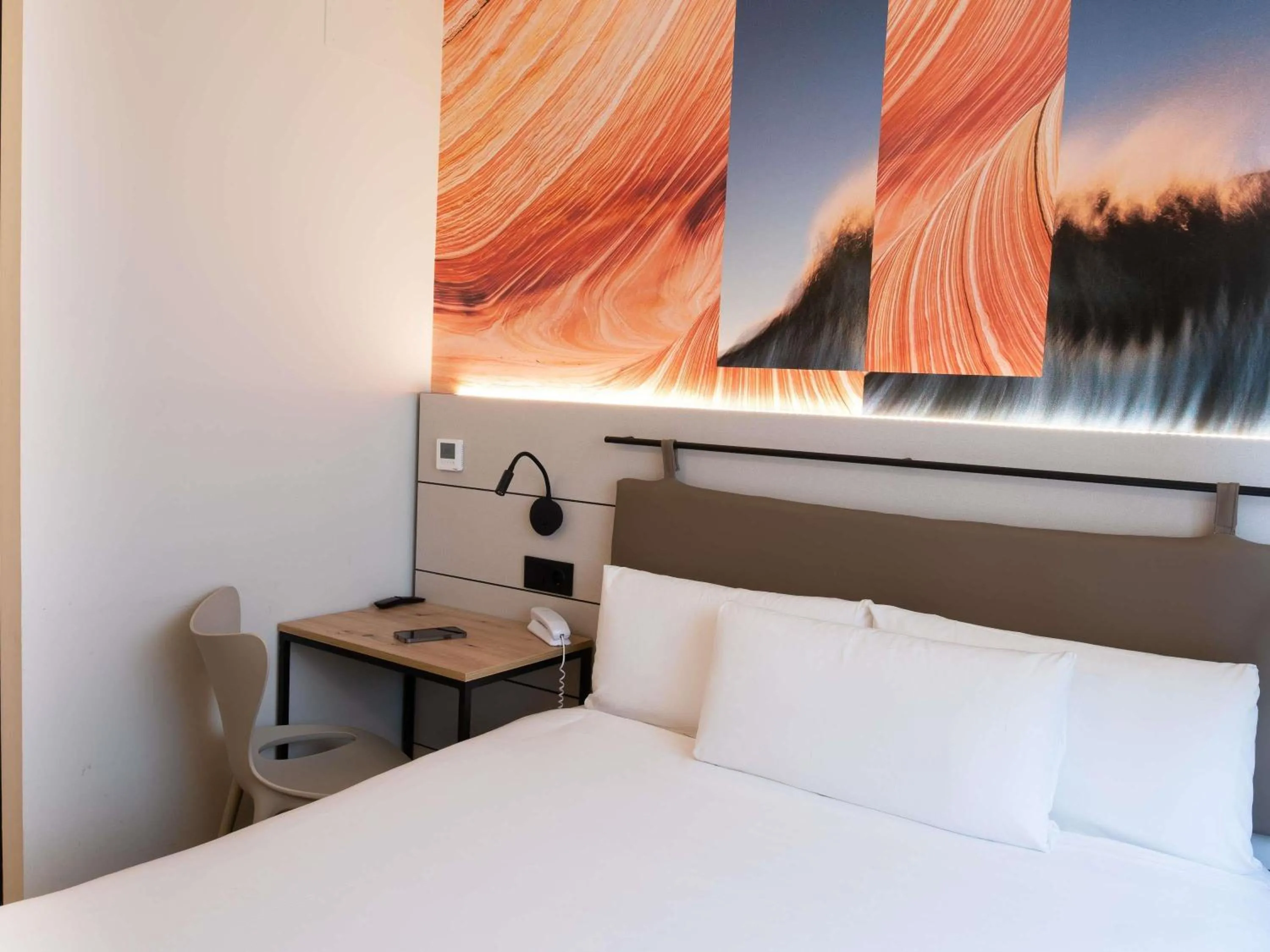 Bedroom, Bed in ibis Styles Santander