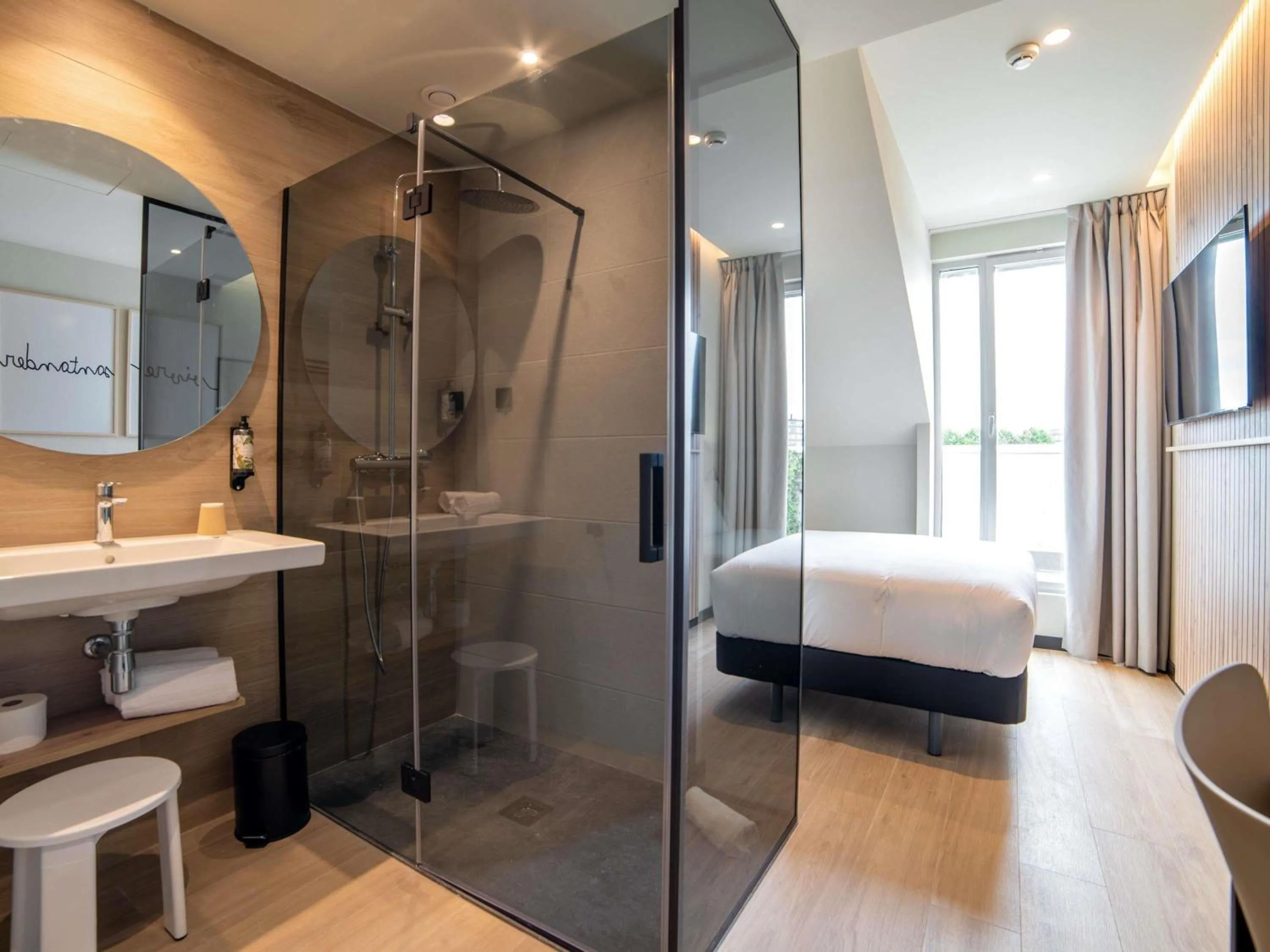 Bedroom, Bed in ibis Styles Santander