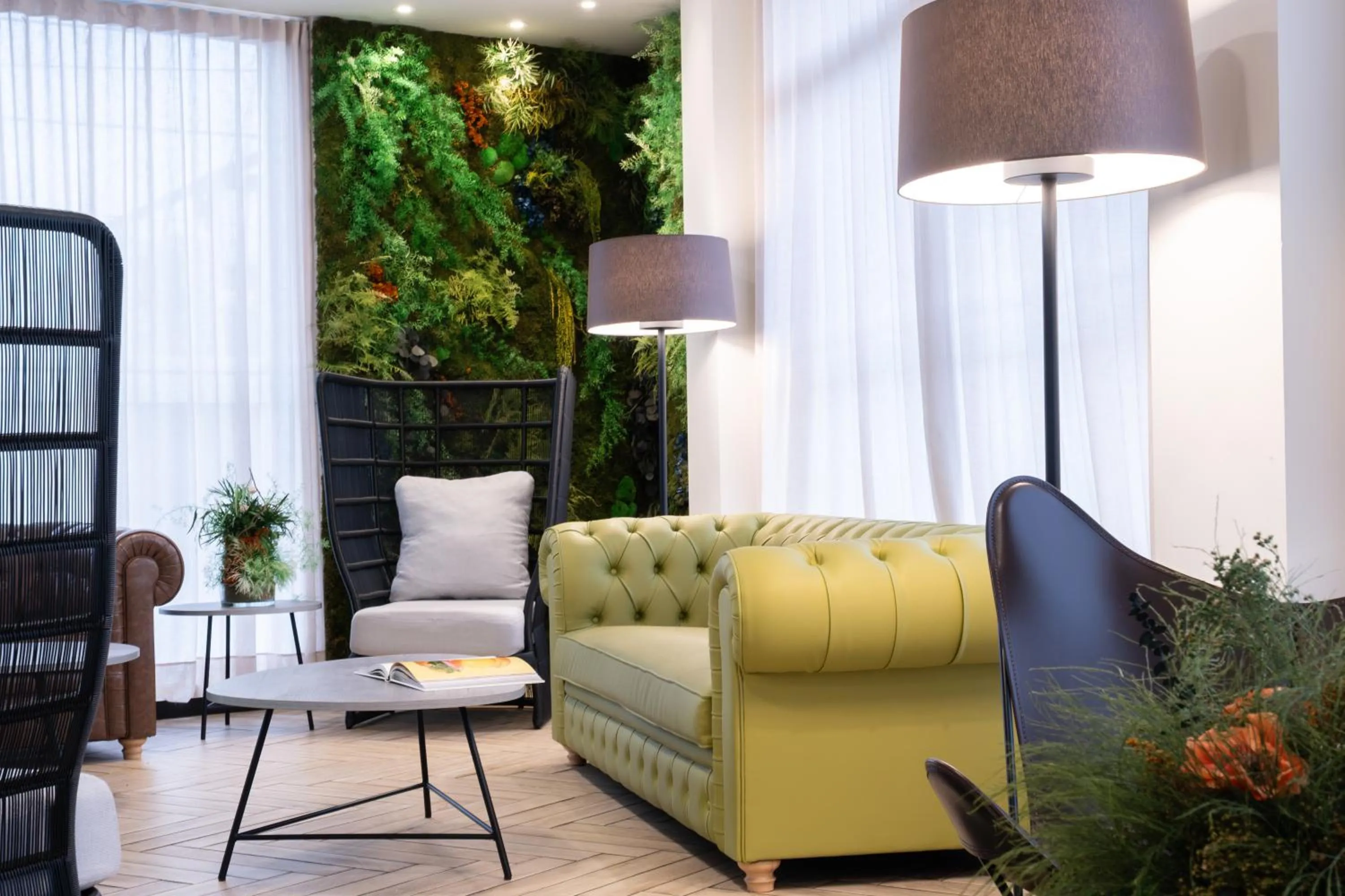Lobby or reception in ibis Styles Santander