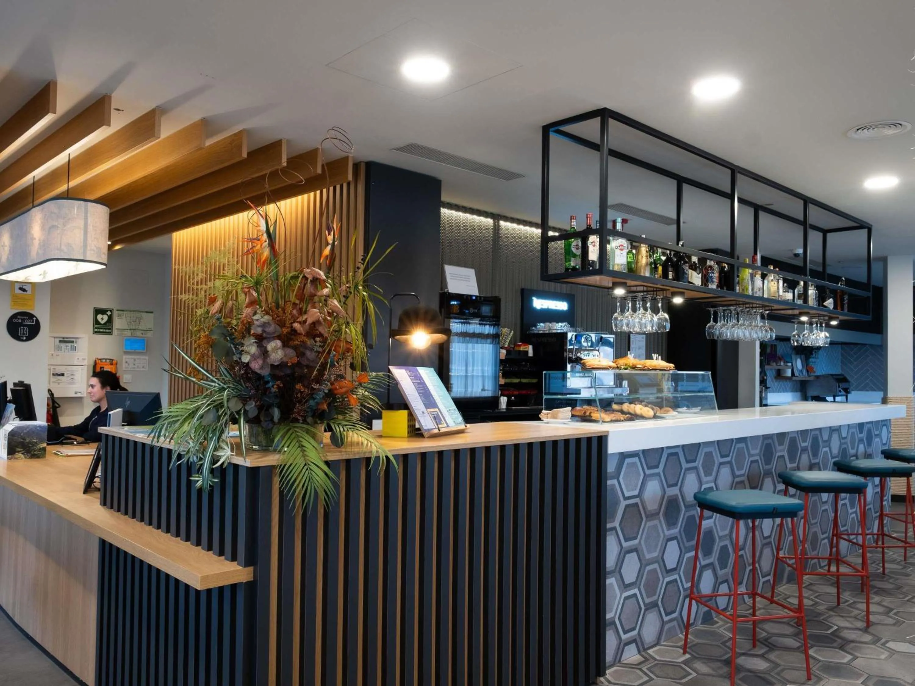 Lounge or bar in ibis Styles Santander