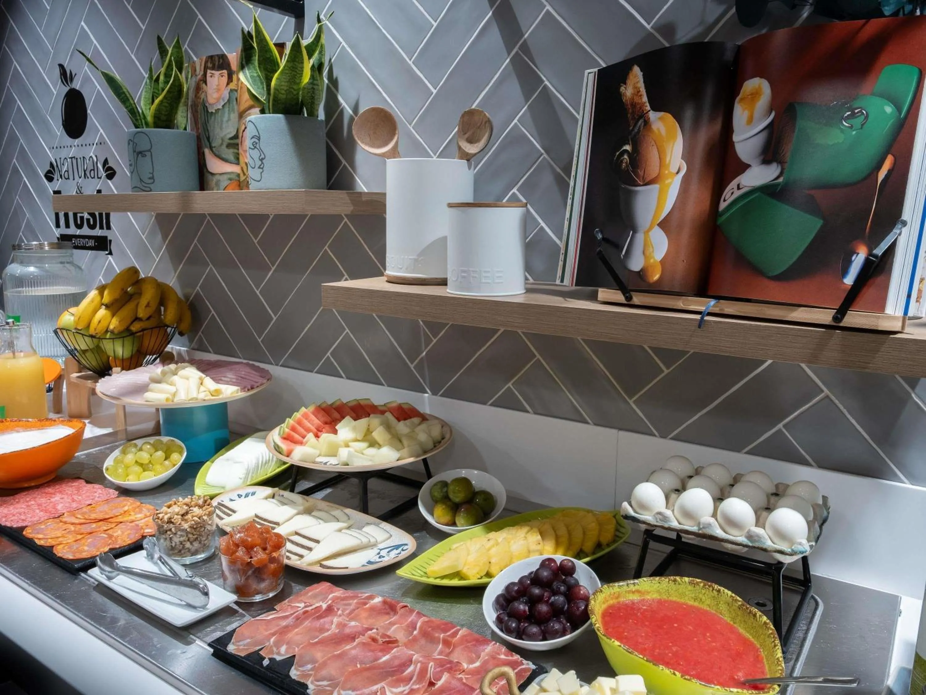 Breakfast in ibis Styles Santander