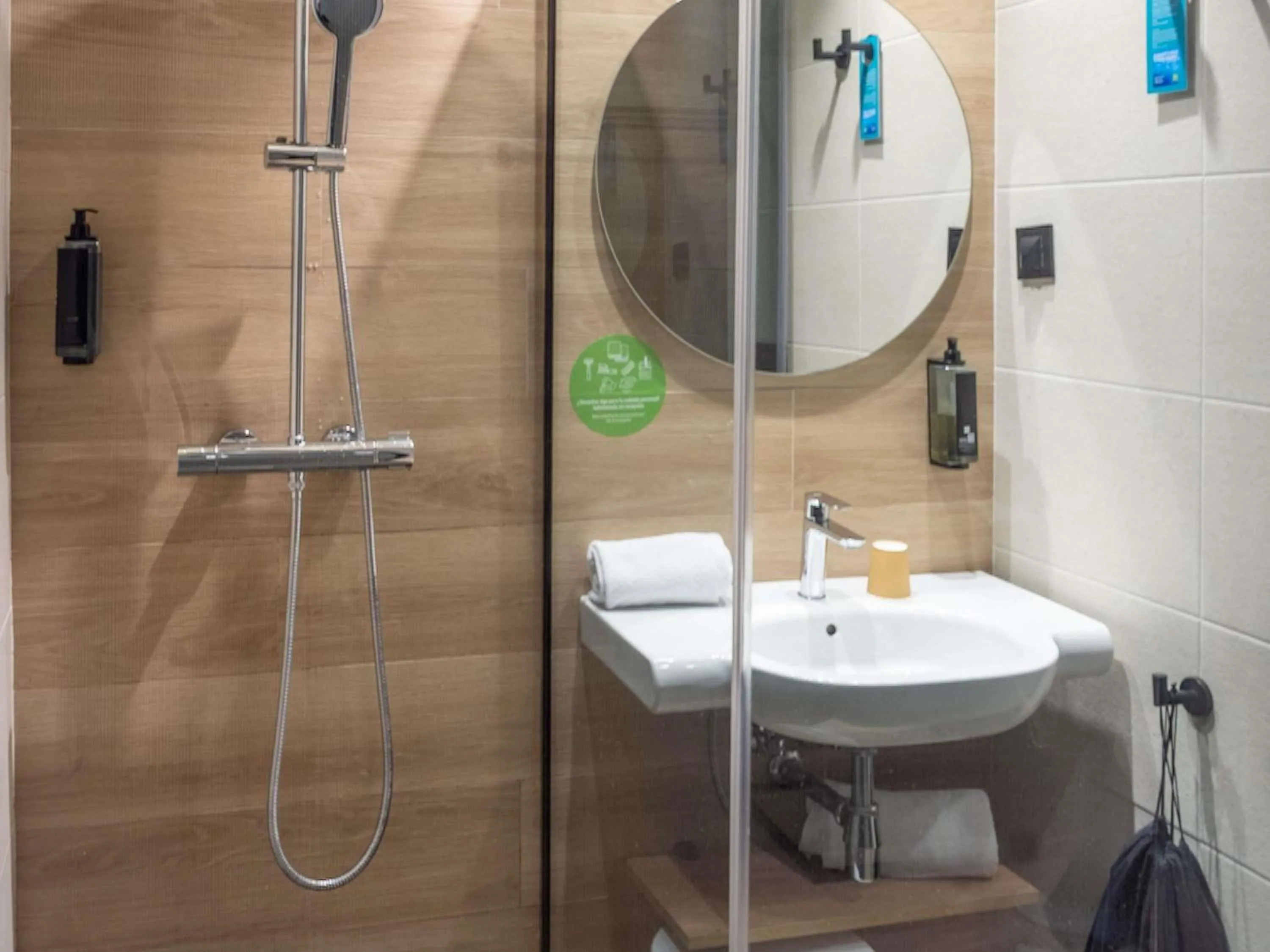 Bedroom in ibis Styles Santander