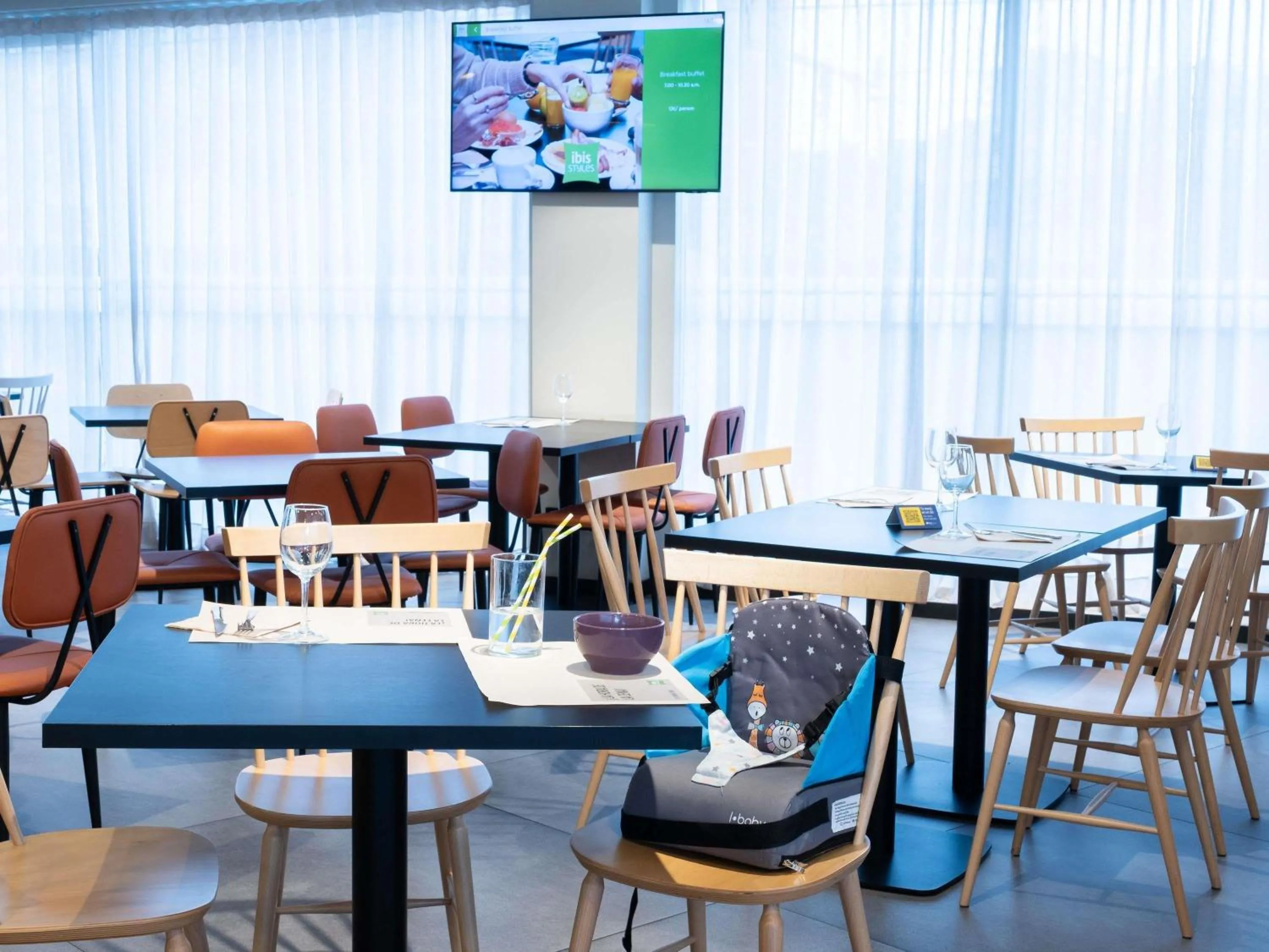 Restaurant/places to eat in ibis Styles Santander