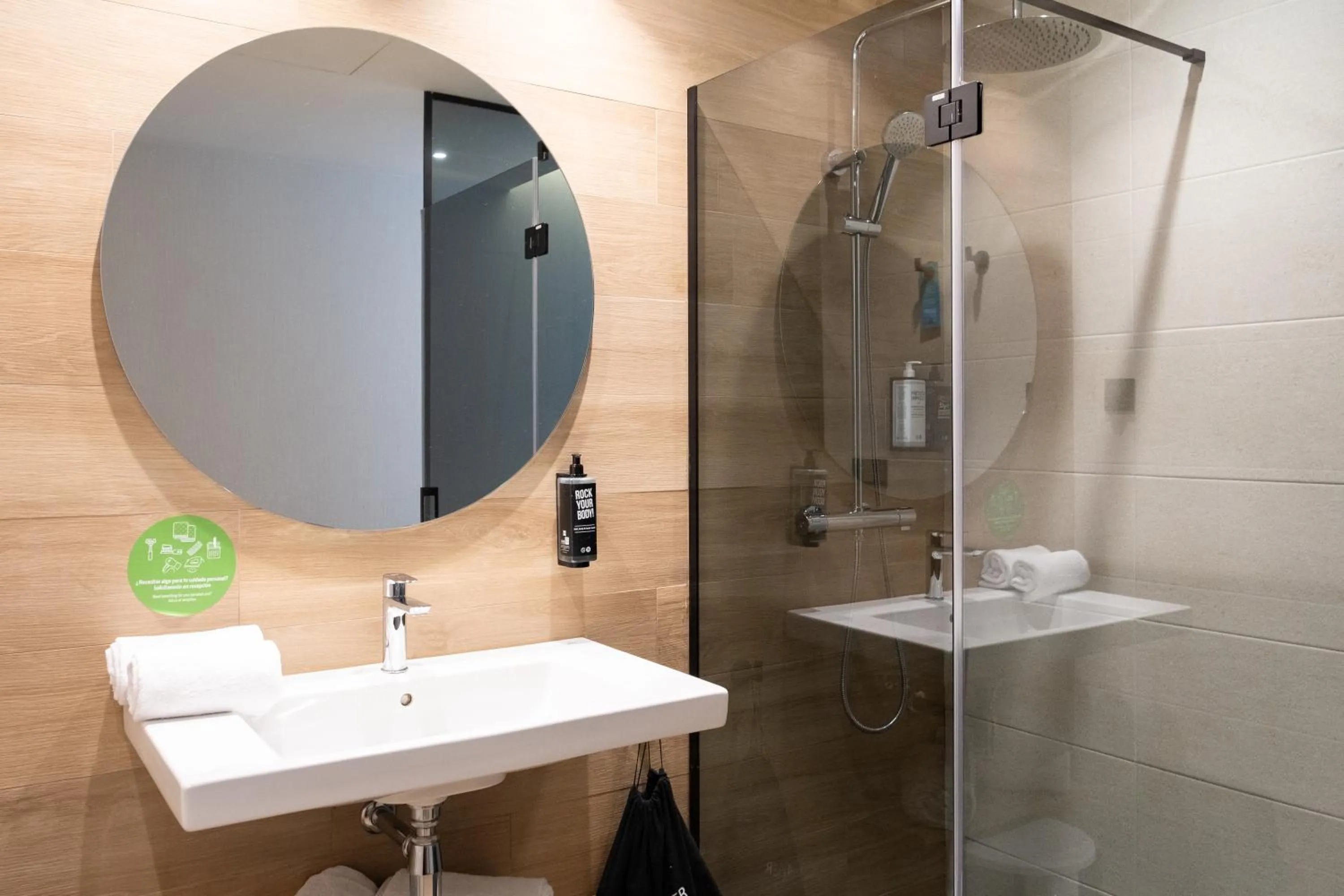 Shower in ibis Styles Santander
